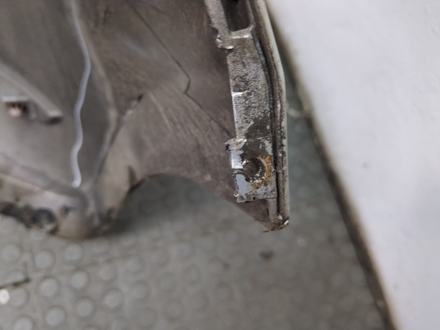 Бампер задний