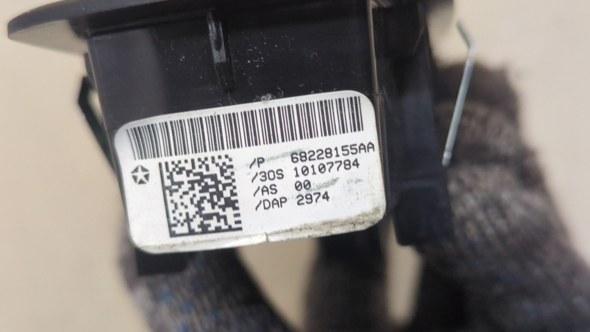 Кнопка стеклоподъемника