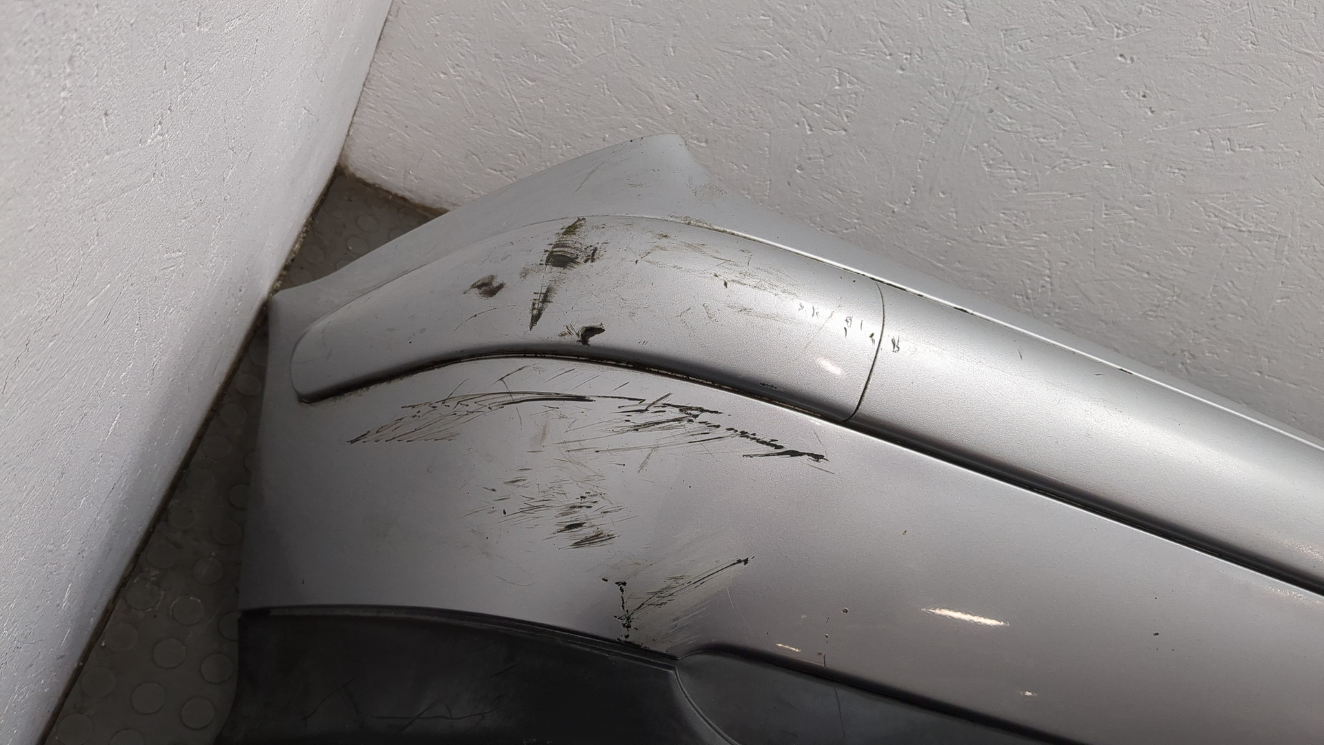 Бампер задний