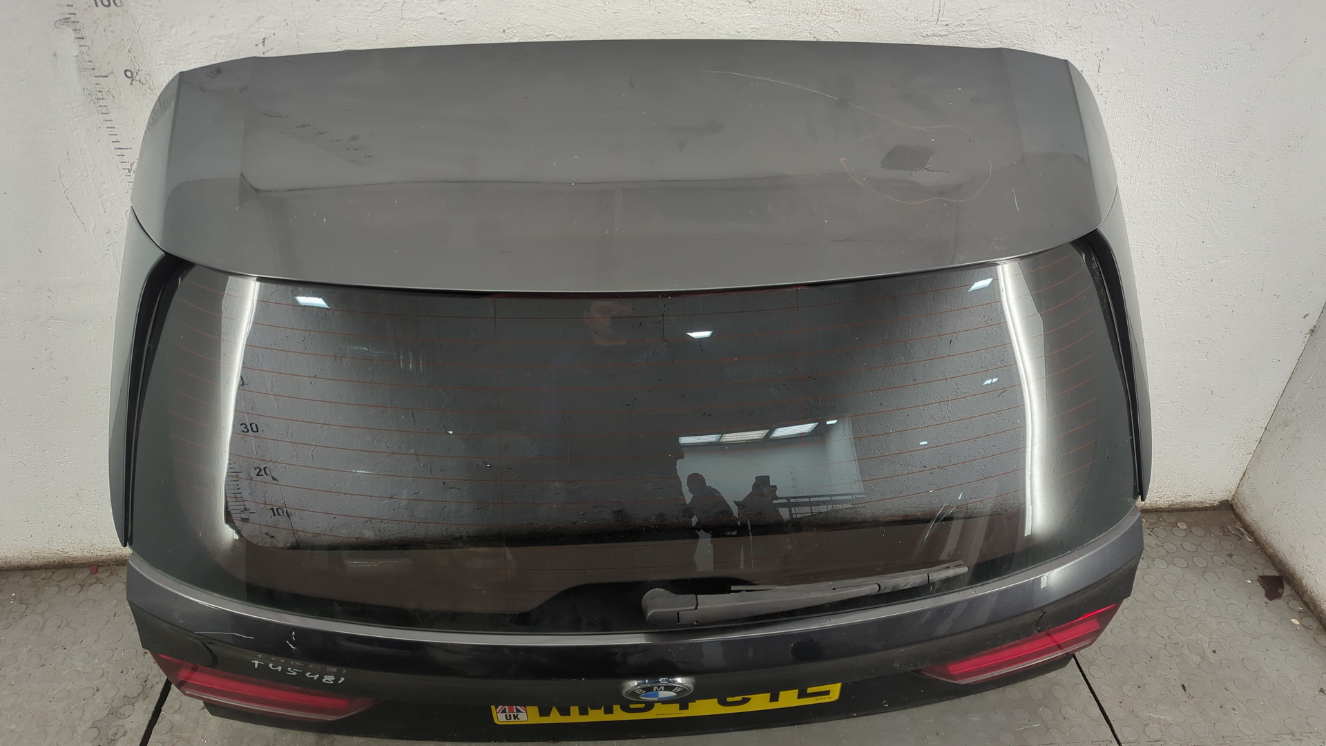 Дверь багажника