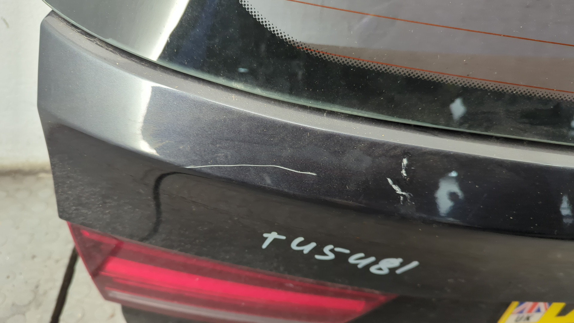 Дверь багажника