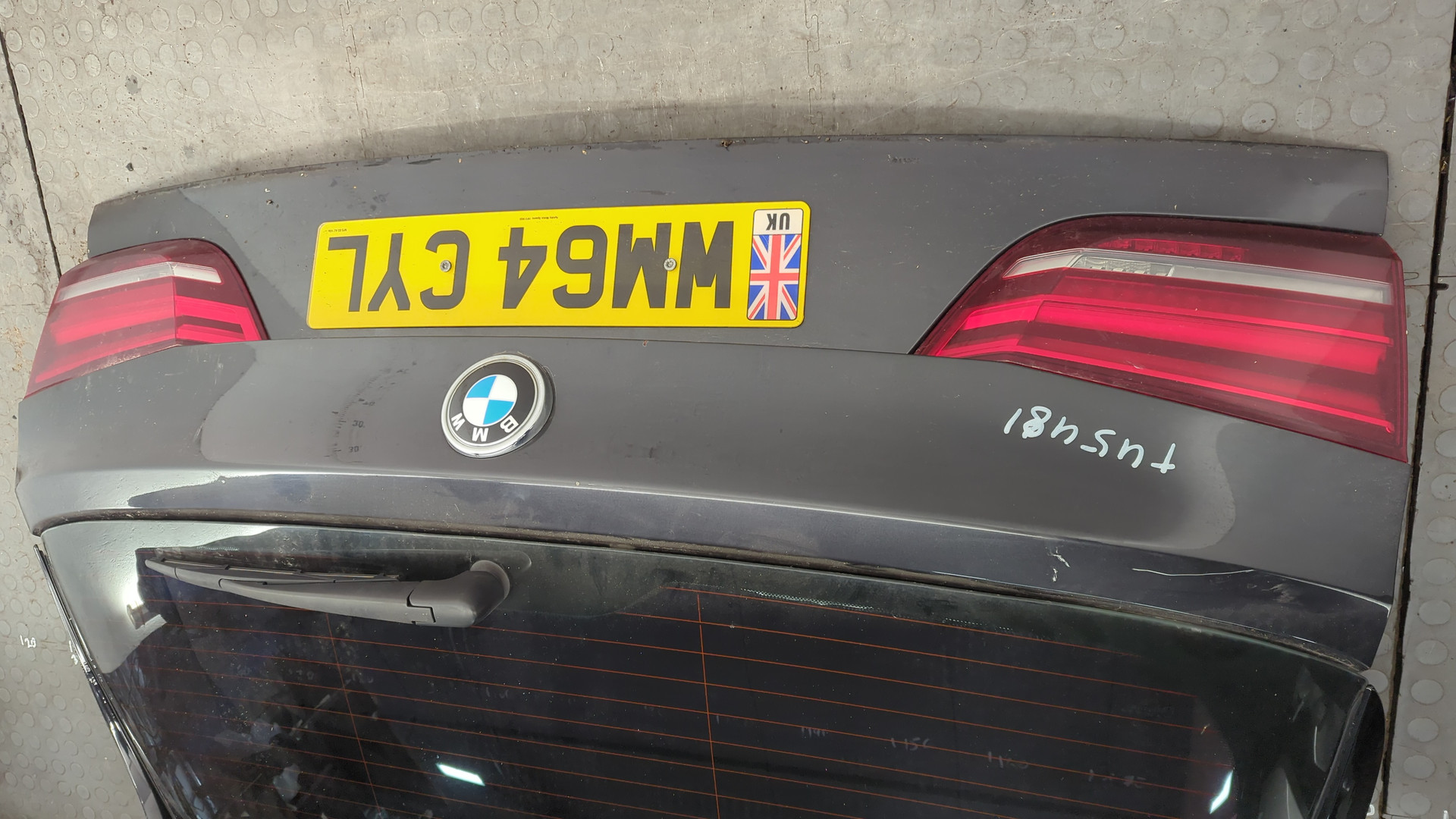 Дверь багажника