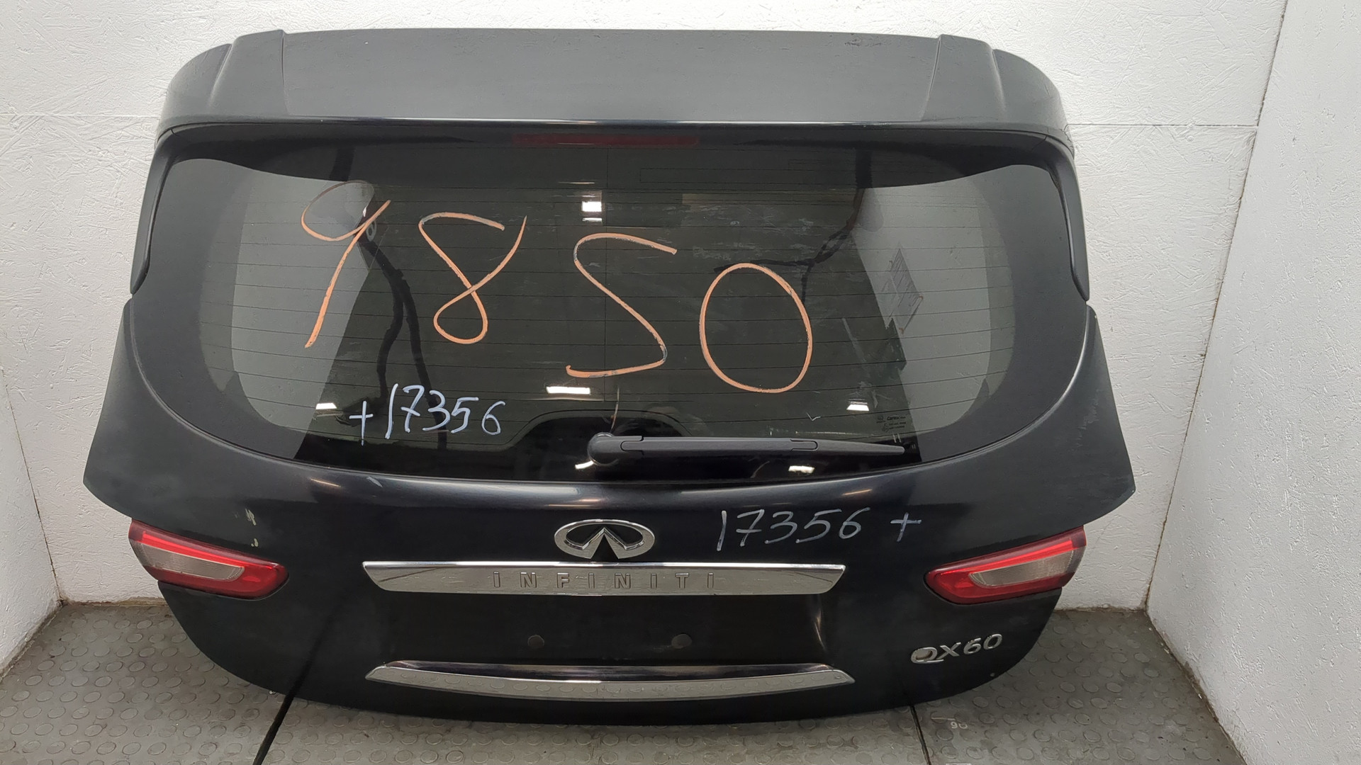 Дверь багажника