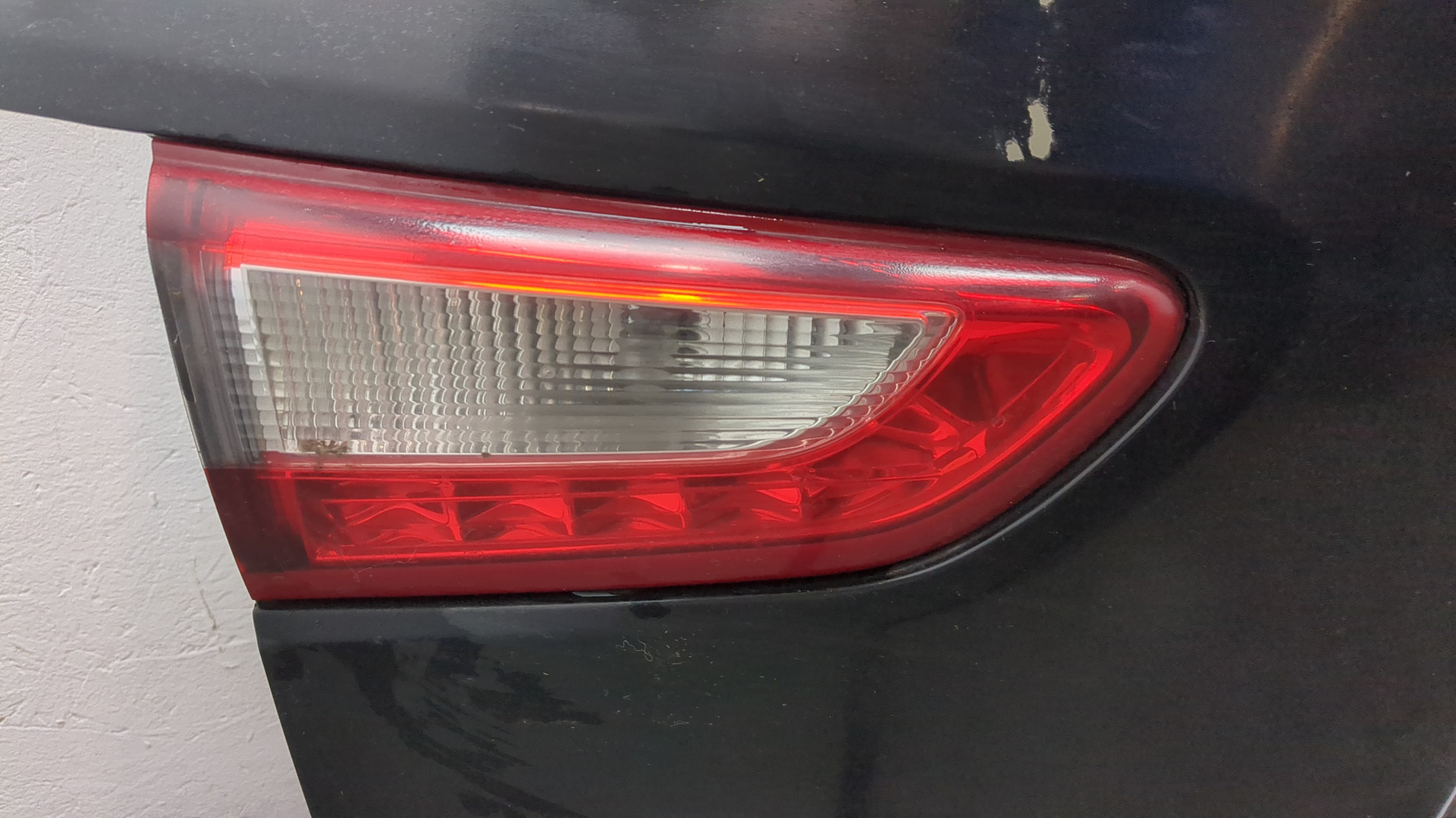 Дверь багажника