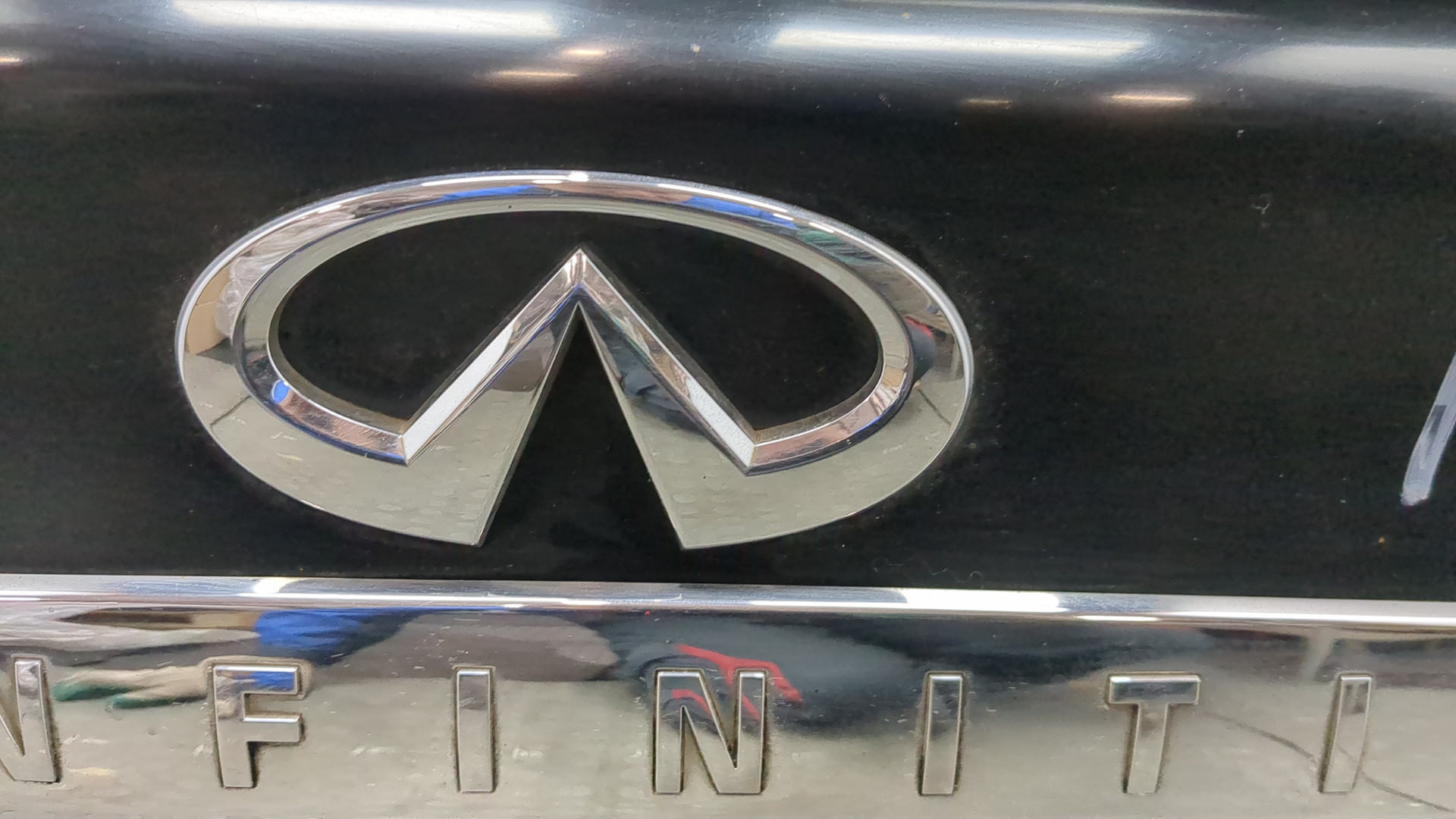 Дверь багажника