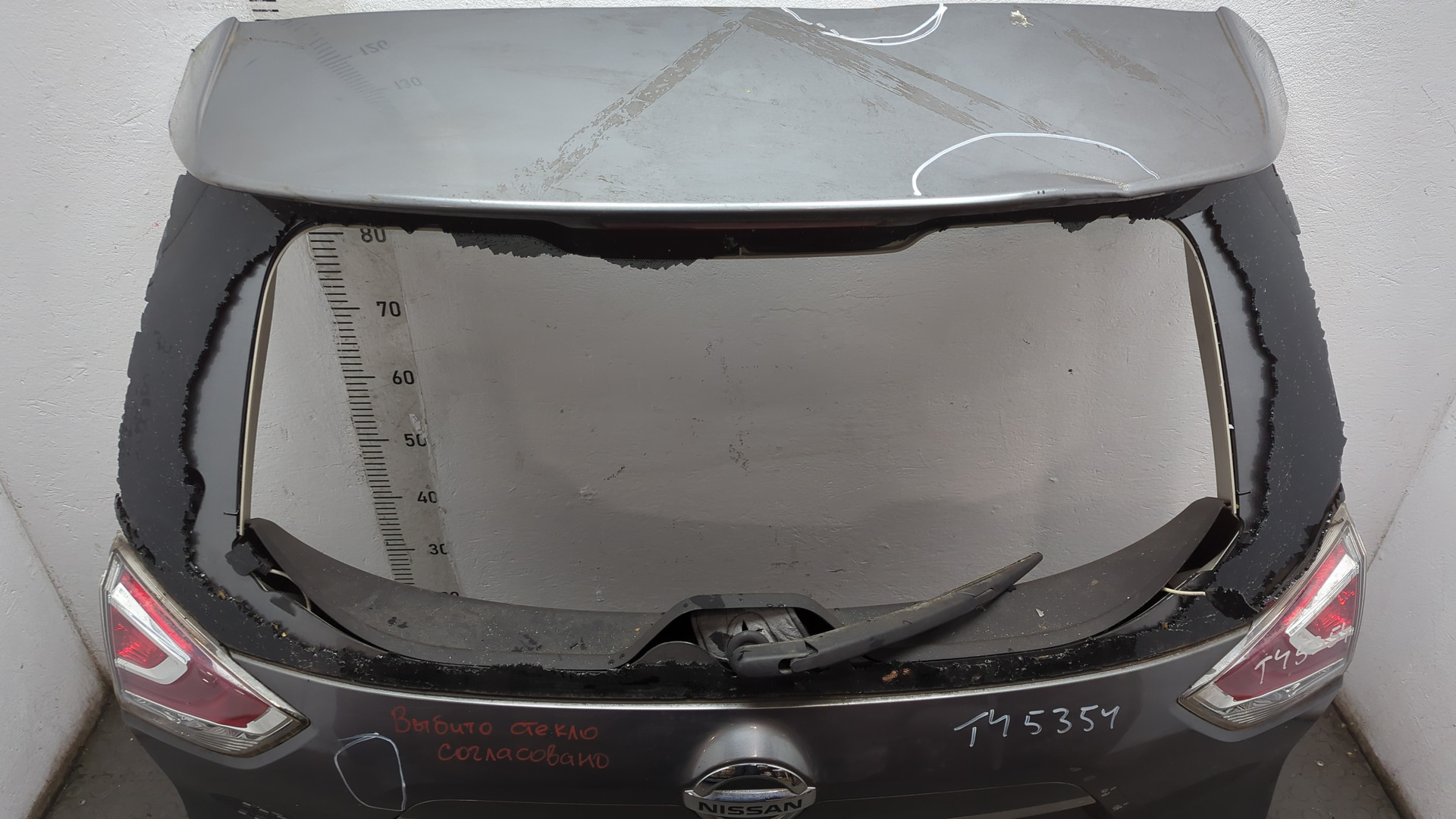 Дверь багажника