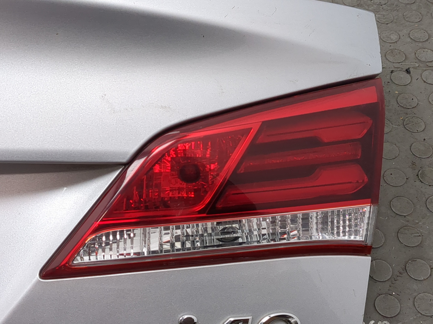 Дверь багажника