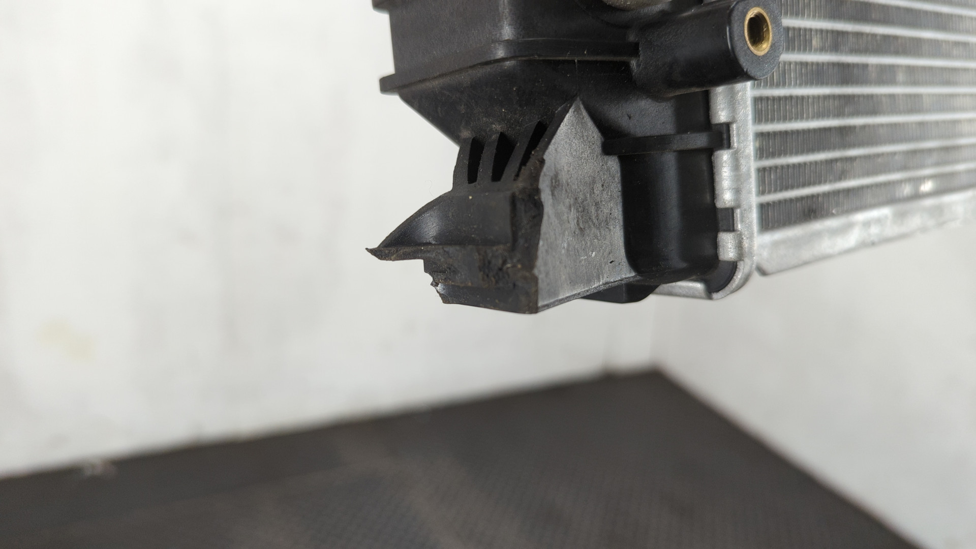 Радиатор охлаждения двигателя основной