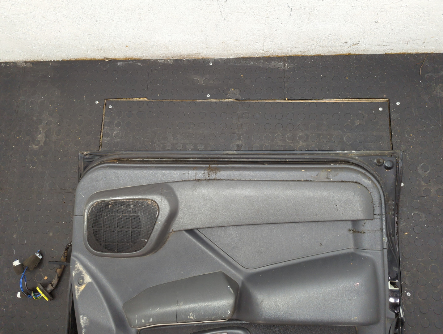 Дверь передняя левая