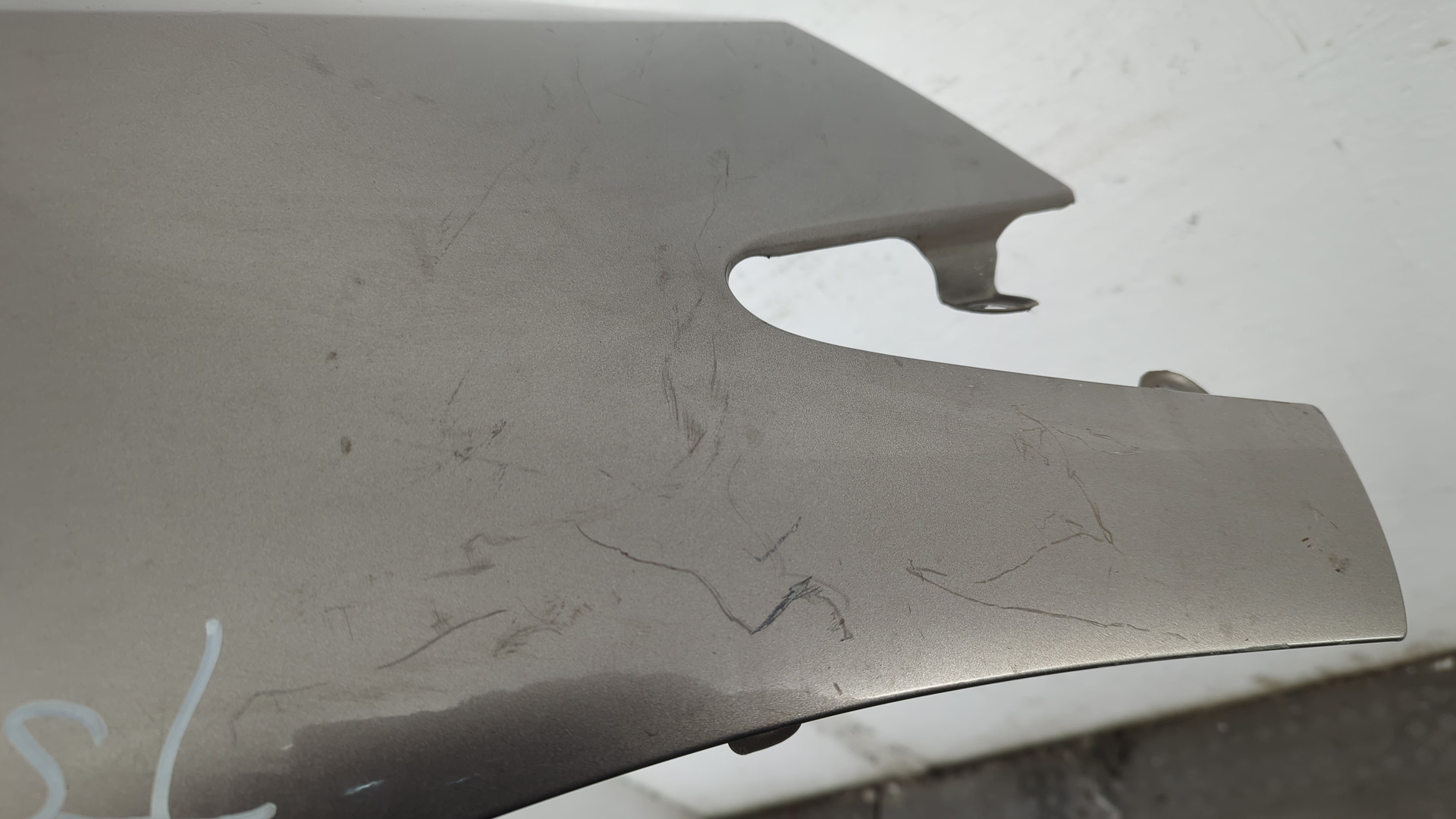 Крыло переднее правое