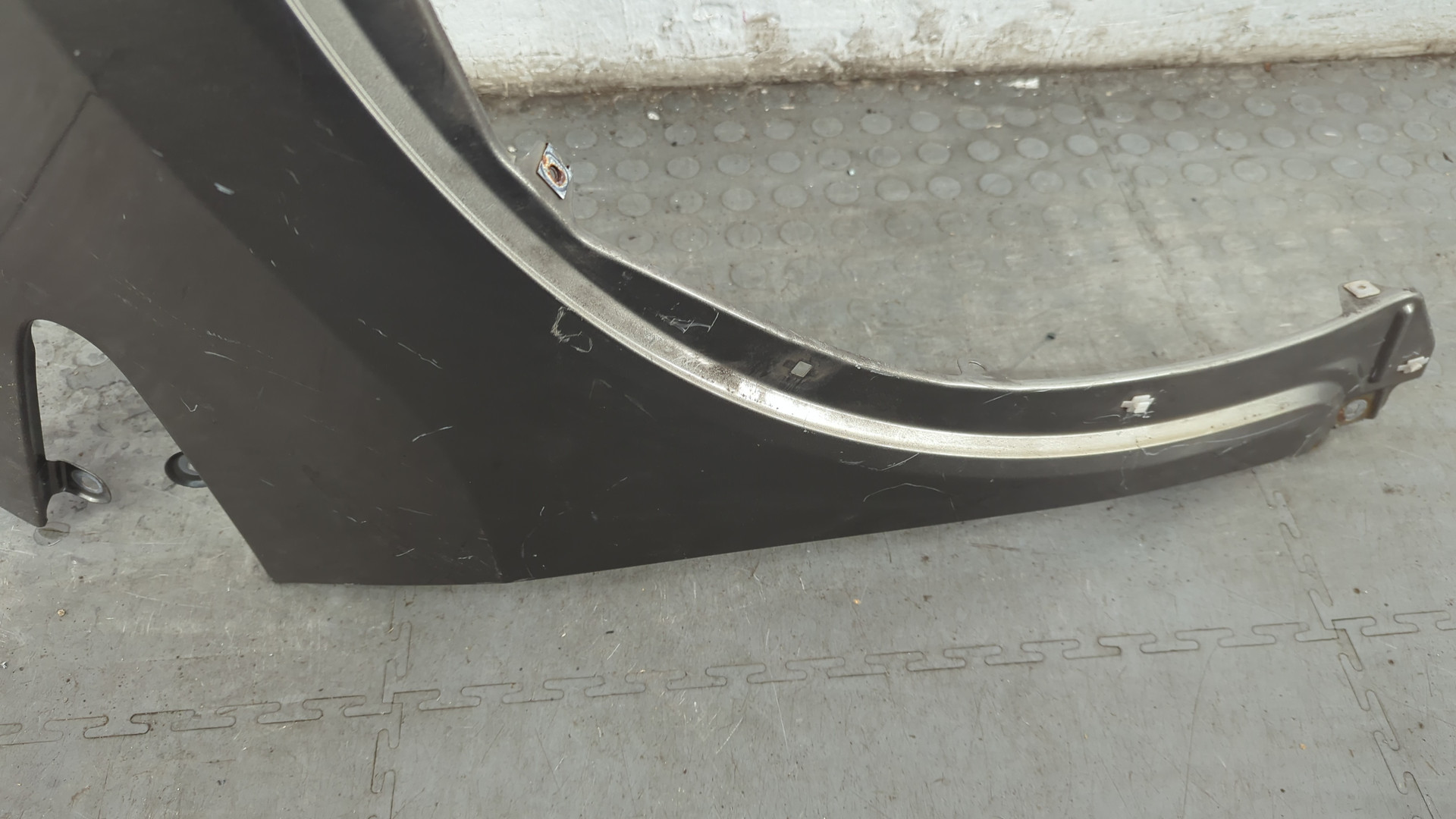 Крыло переднее правое