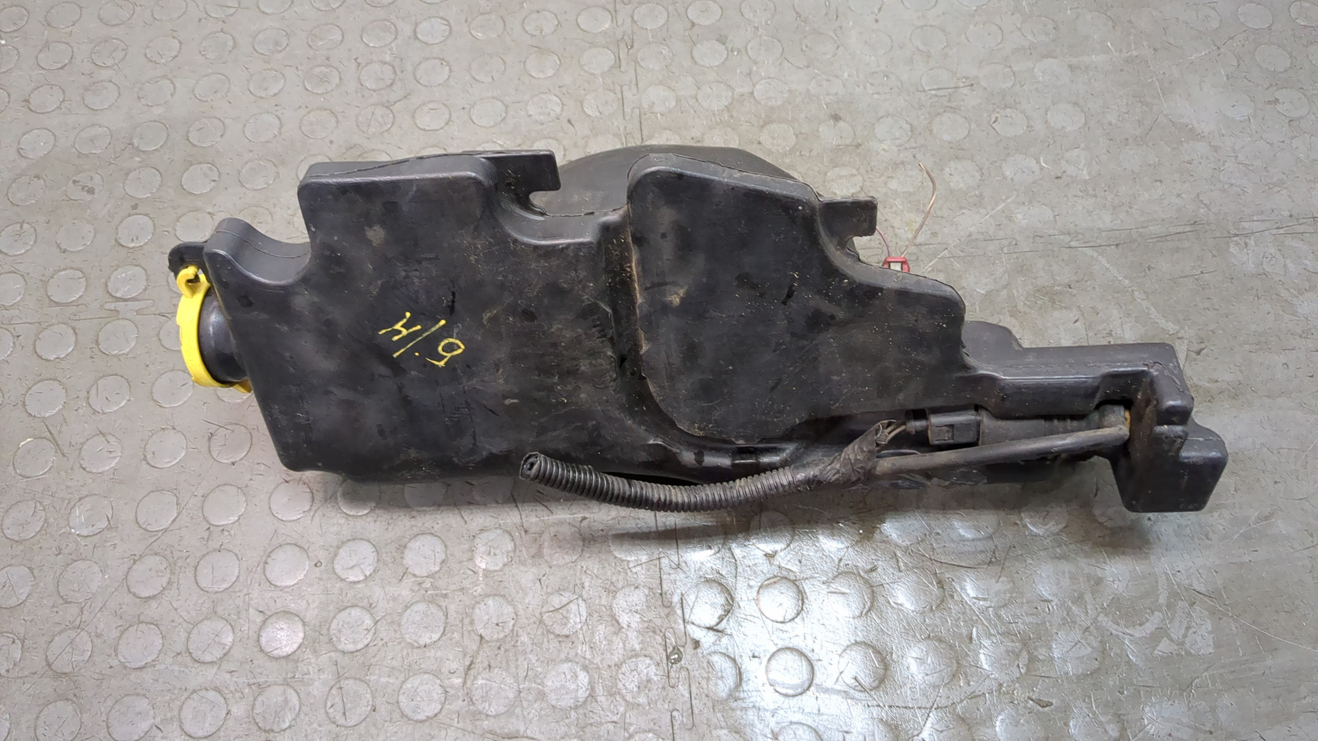 Бачок омывателя лобового стекла