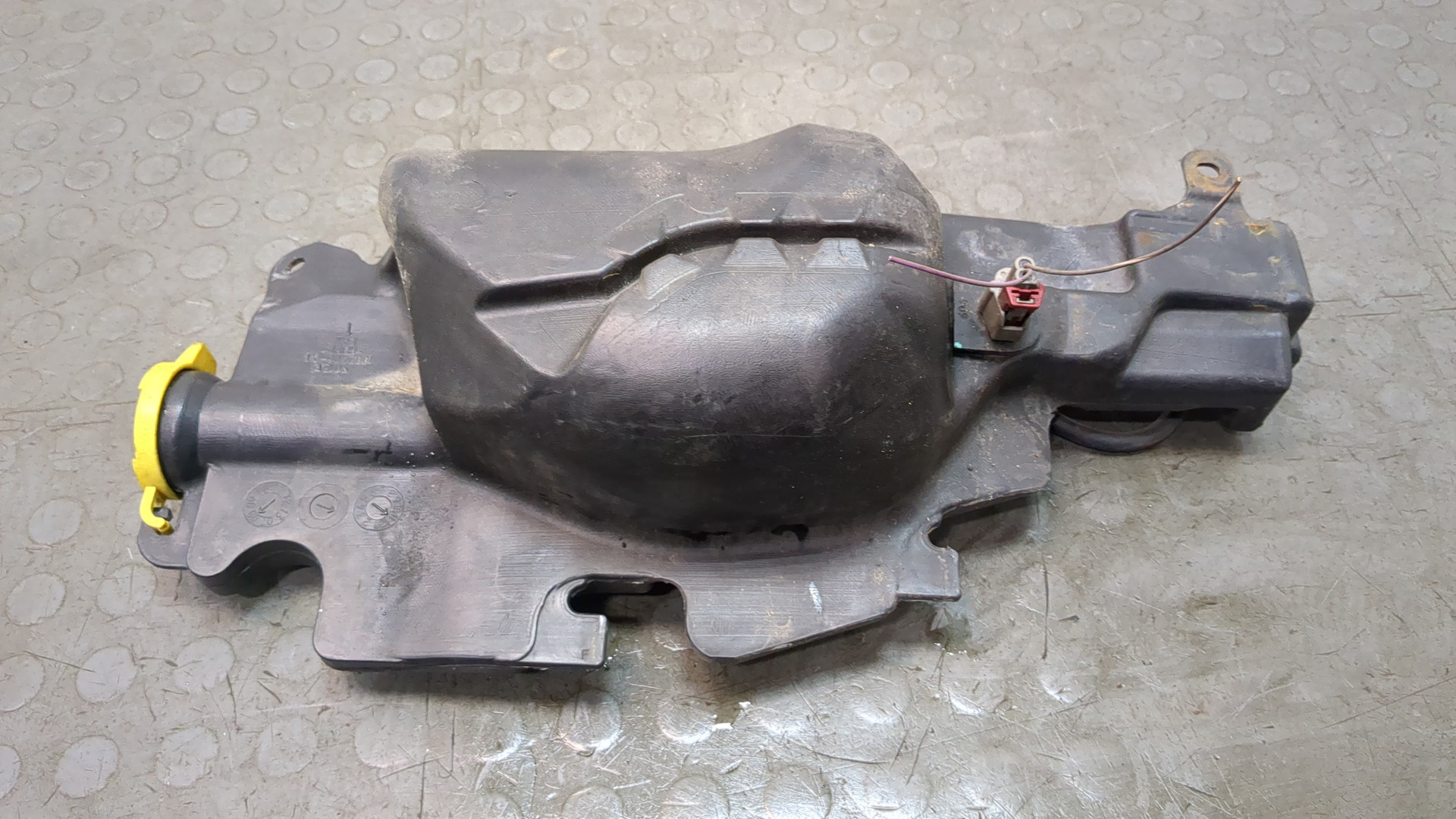 Бачок омывателя лобового стекла