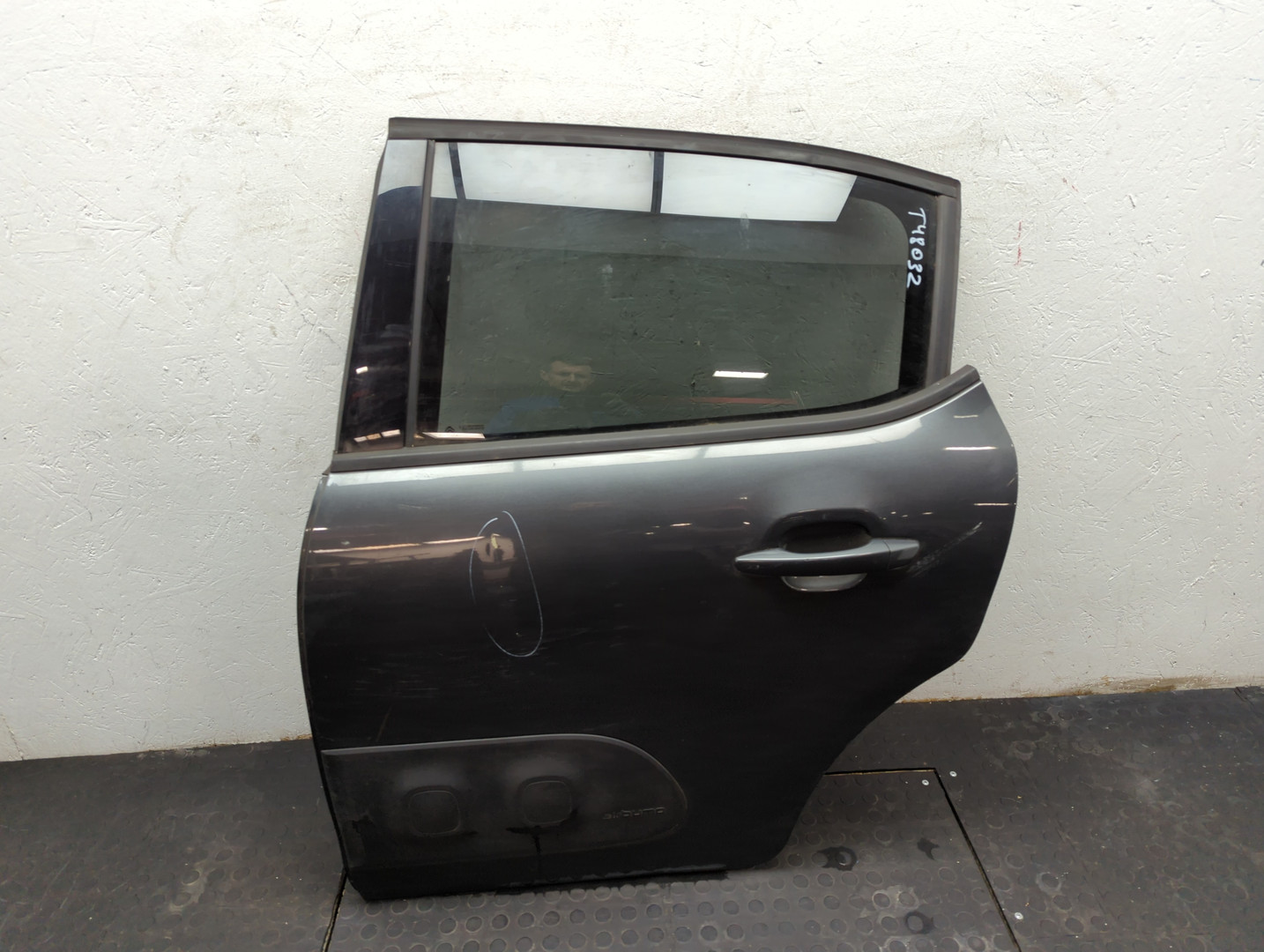 Дверь задняя левая
