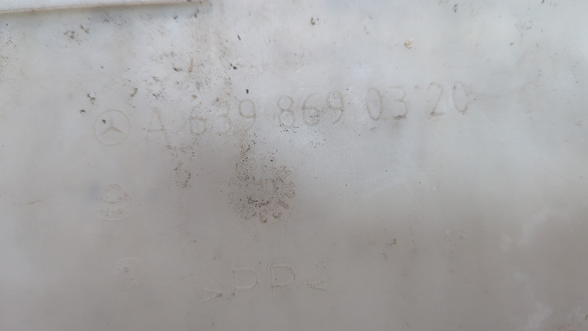 Бачок омывателя лобового стекла