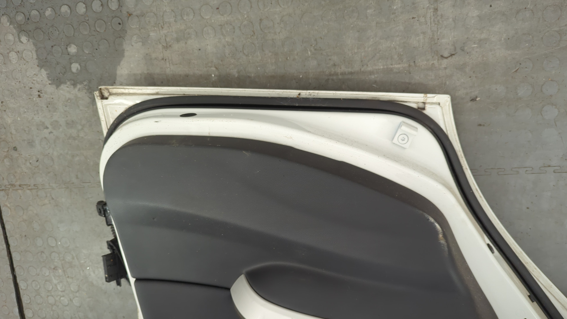 Дверь задняя левая