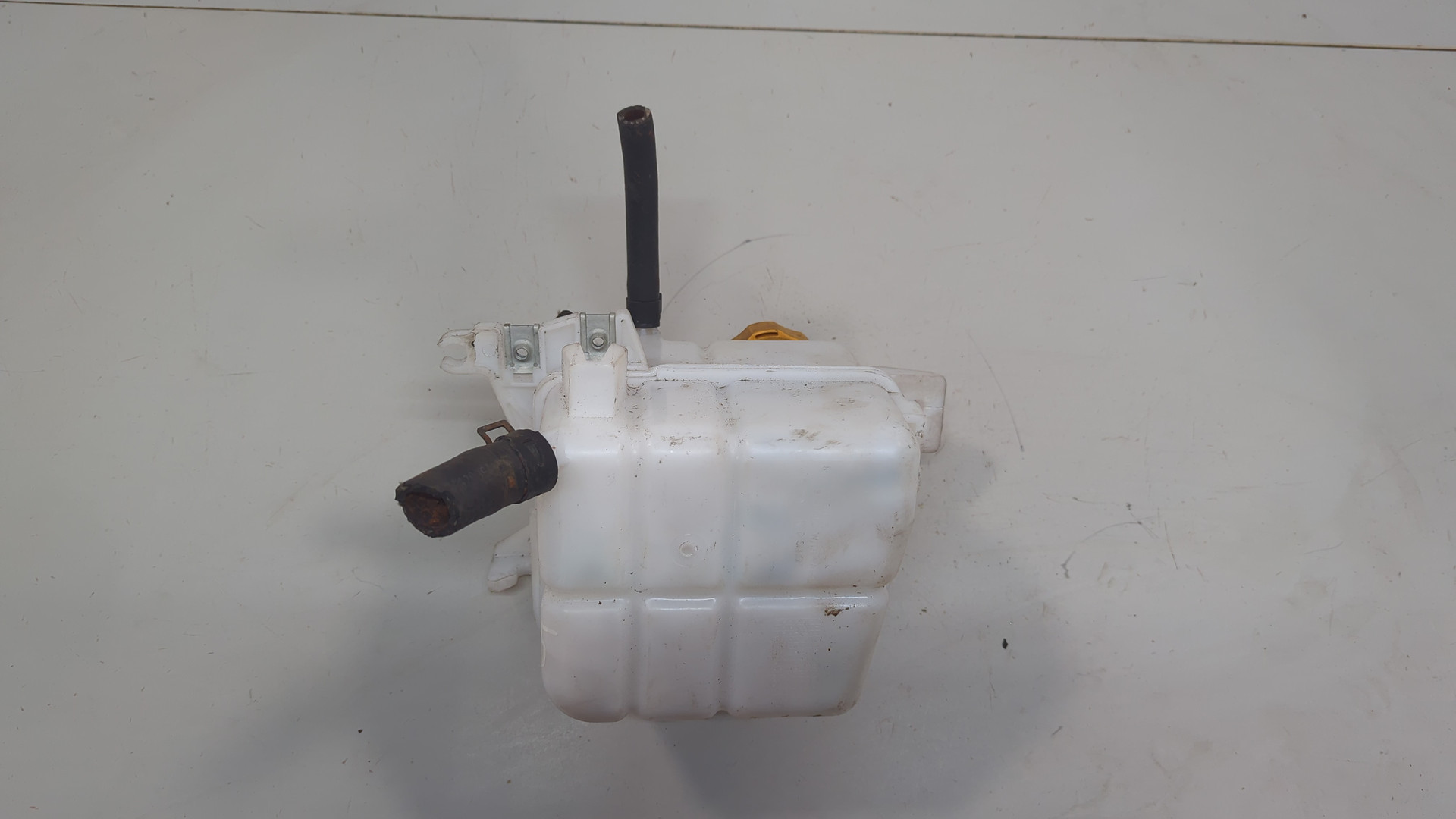 Бачок омывателя лобового стекла