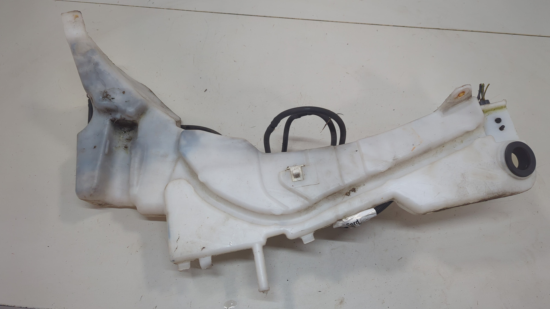 Бачок омывателя лобового стекла