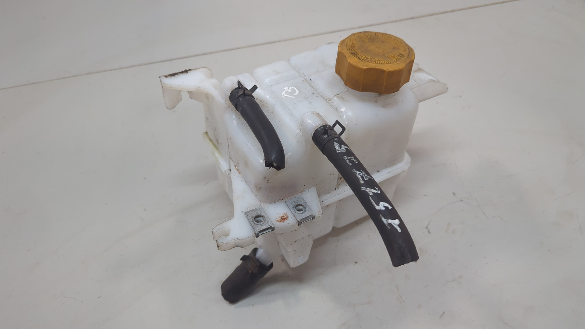 Бачок омывателя лобового стекла