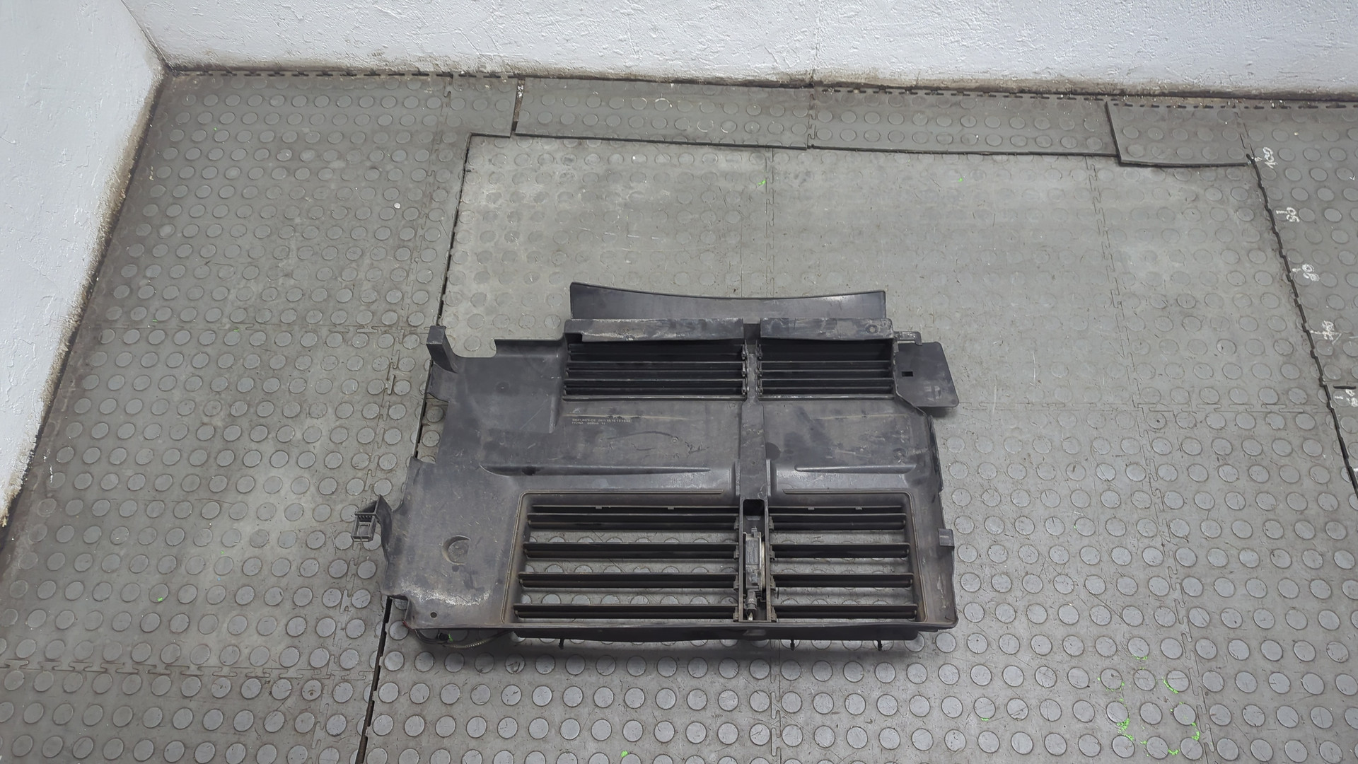 Жалюзи (воздуховод) бампера переднего