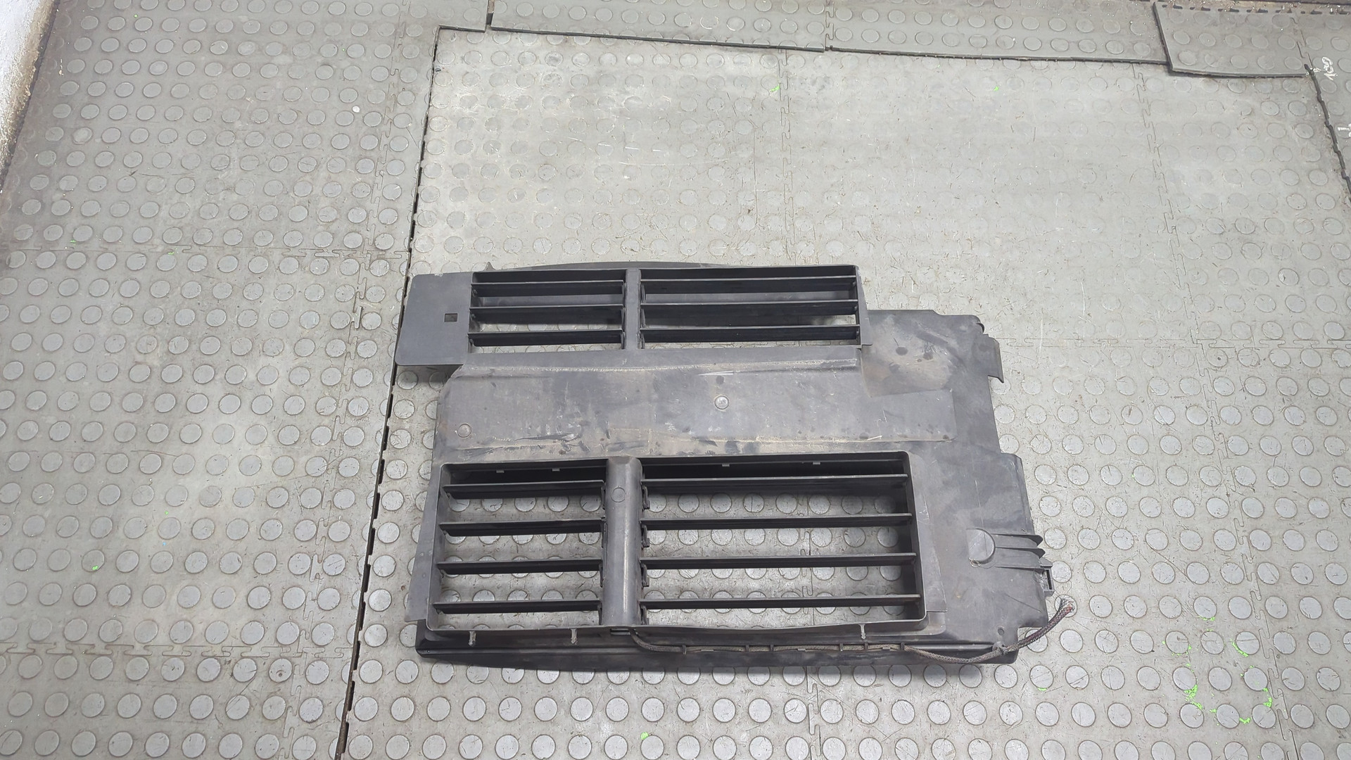 Жалюзи (воздуховод) бампера переднего