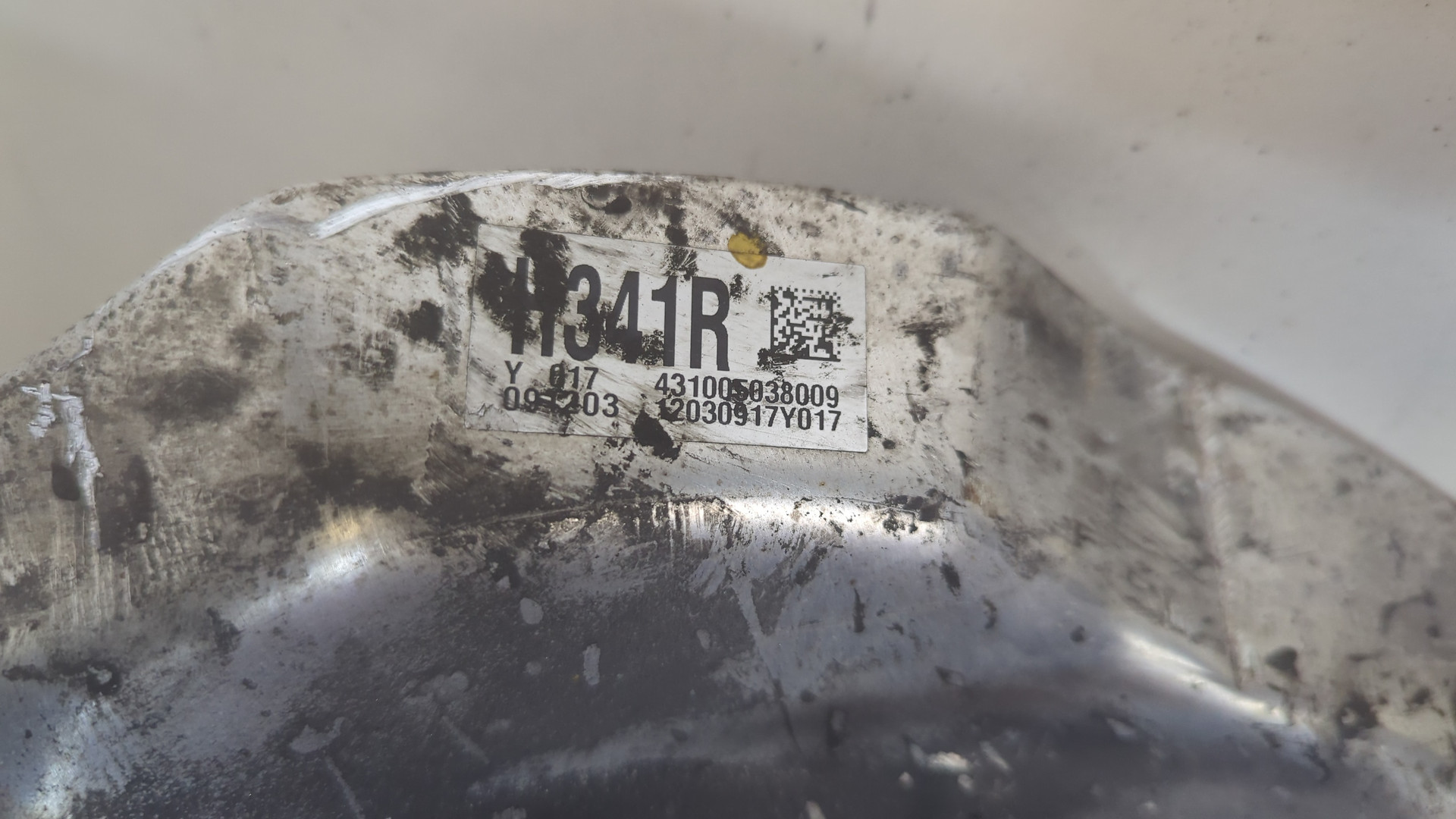 Кулак поворотный передний правый