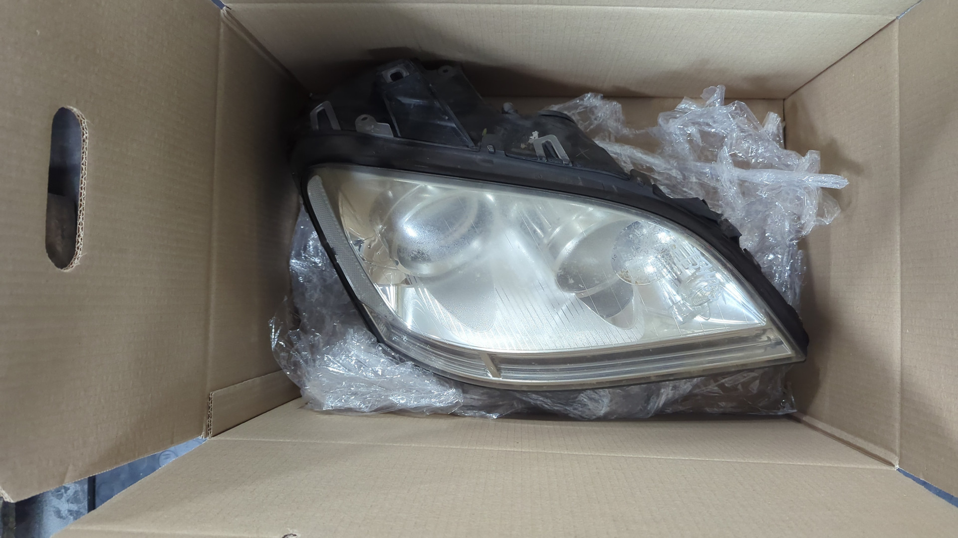 Фара правая