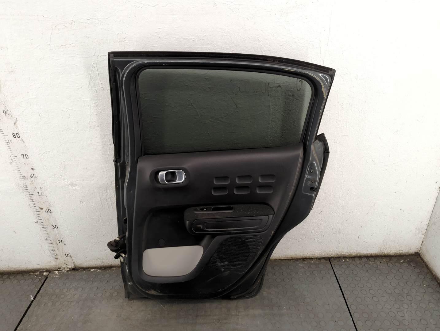 Дверь задняя правая