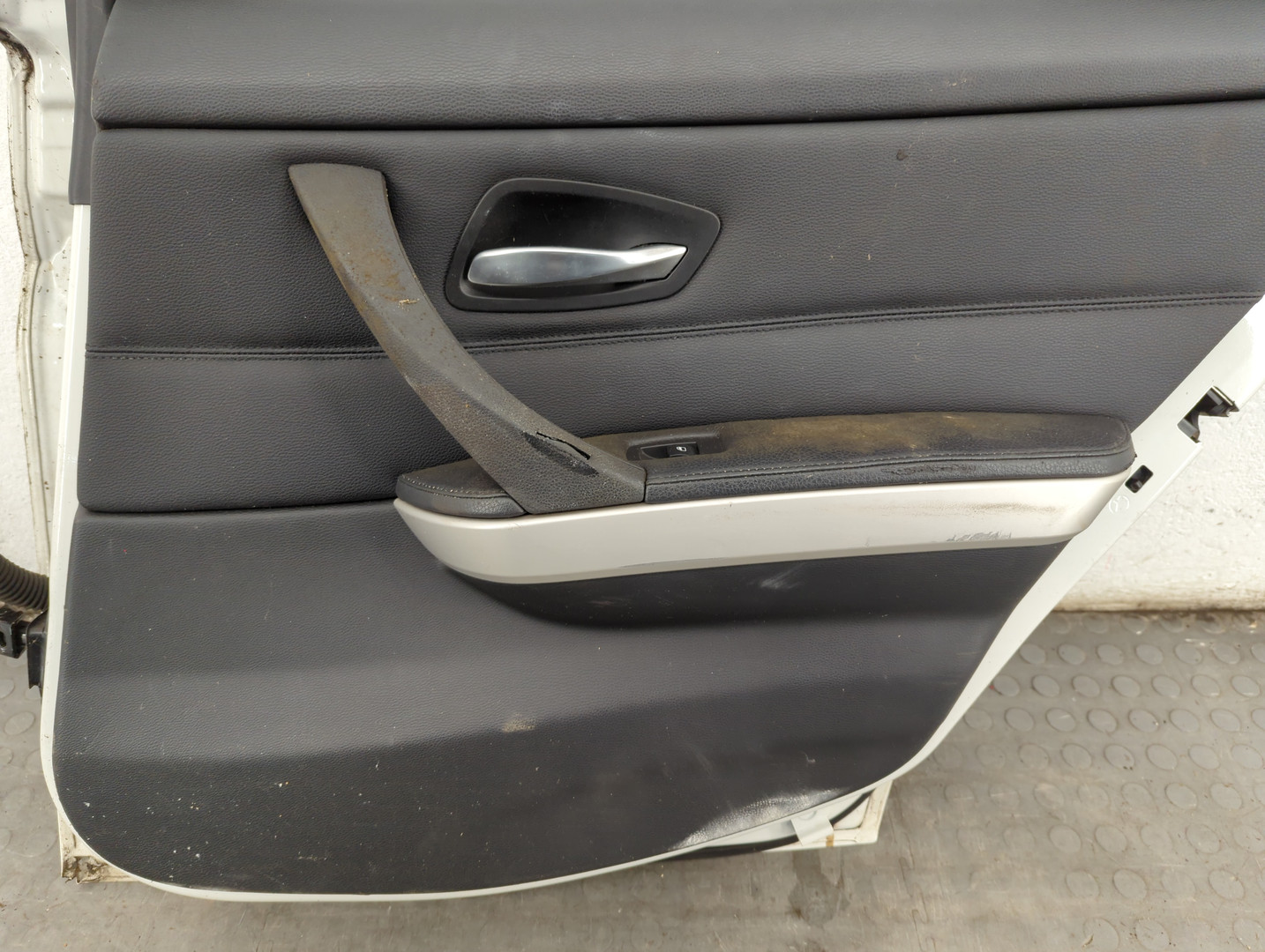 Дверь задняя правая