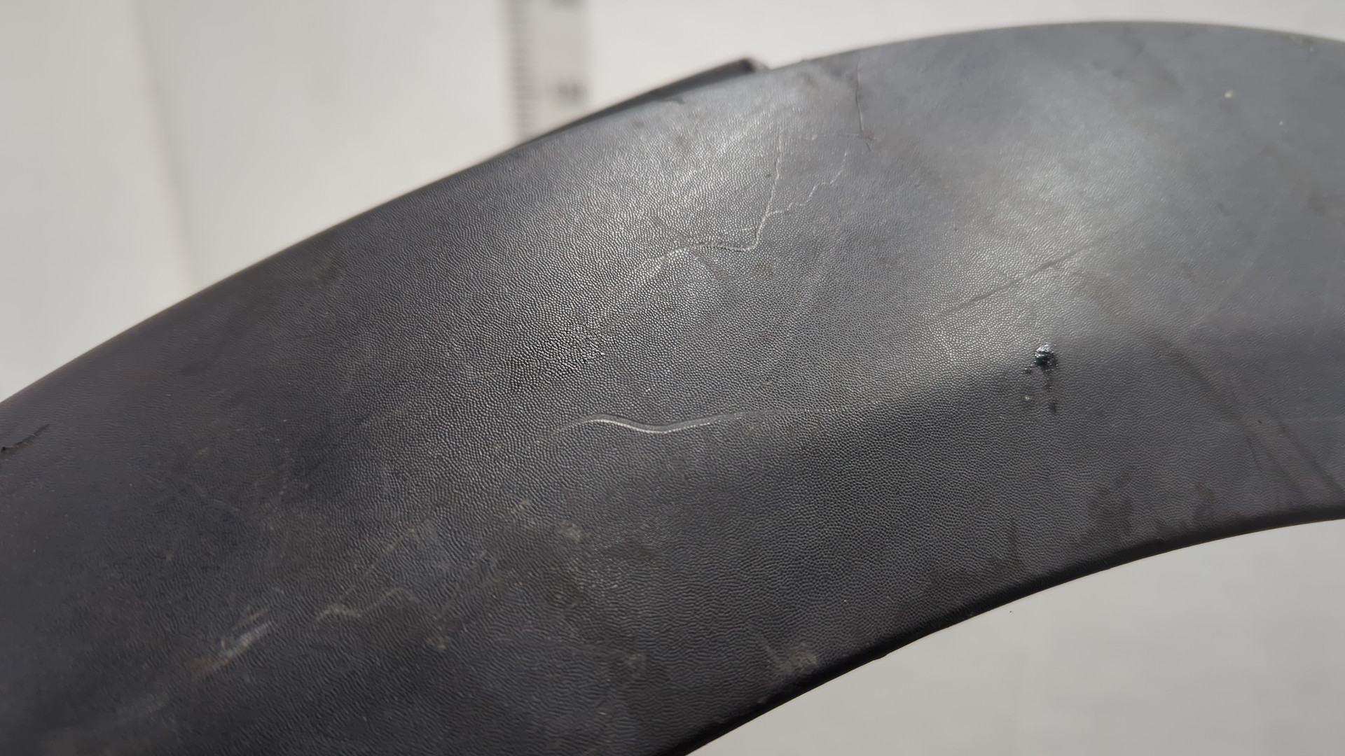 Накладка переднего крыла левого