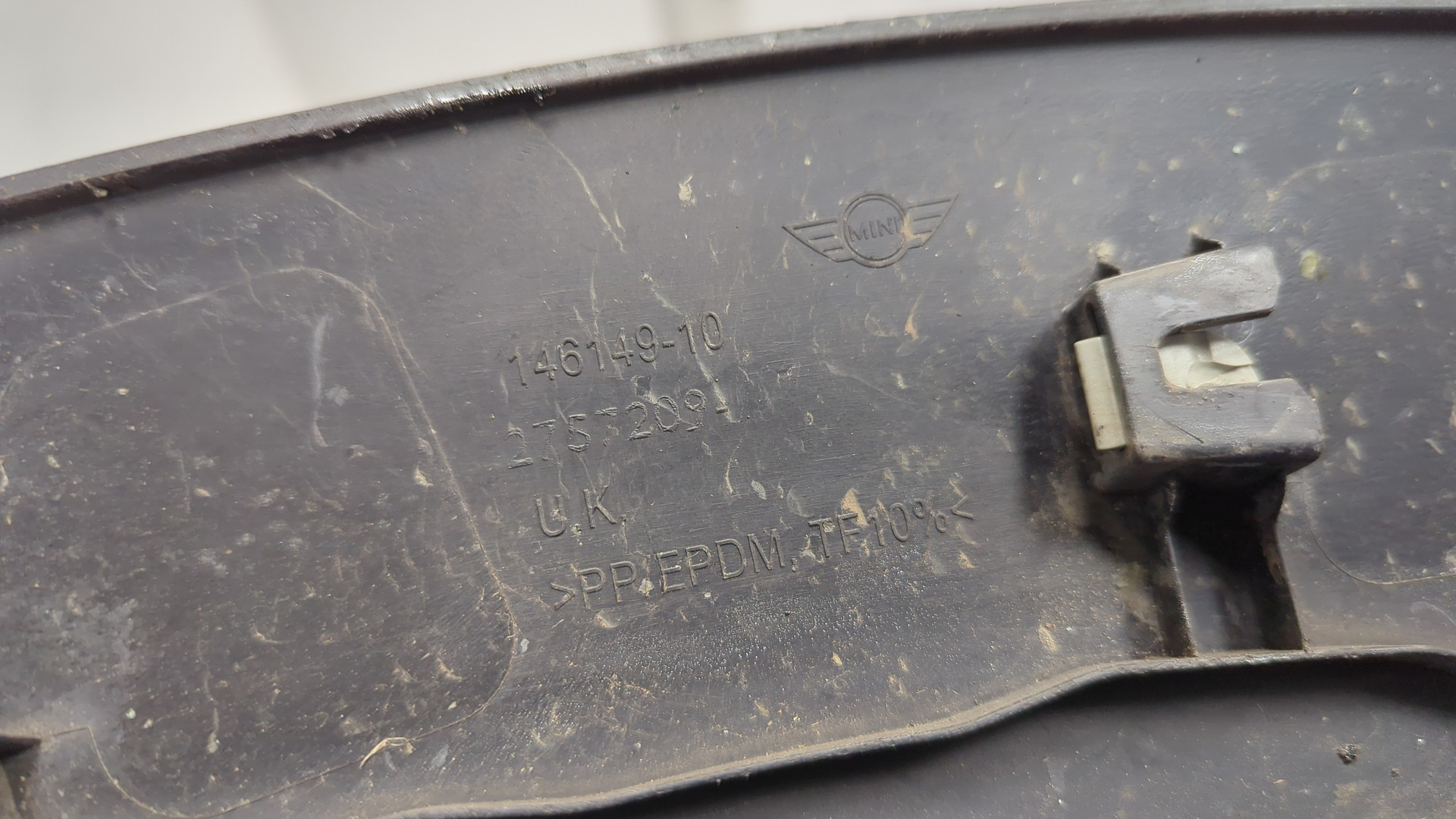 Накладка переднего крыла левого