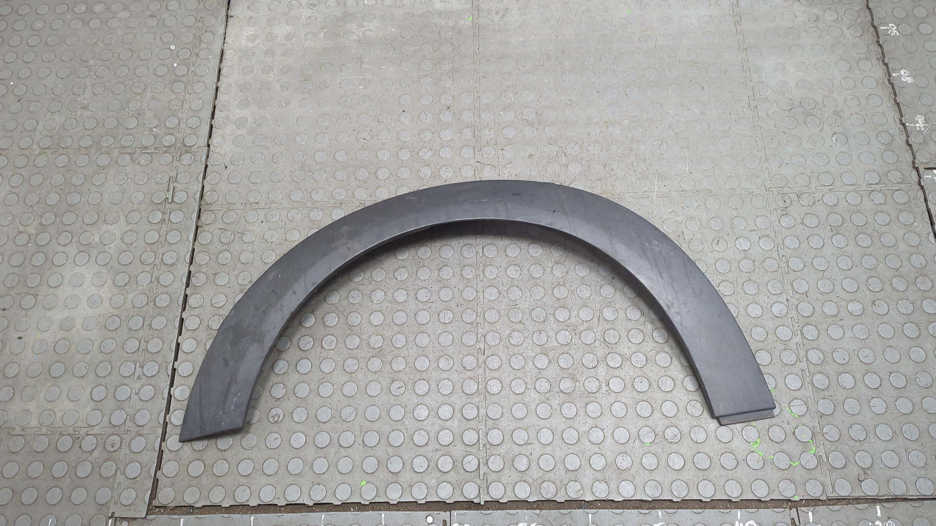 Накладка переднего крыла левого