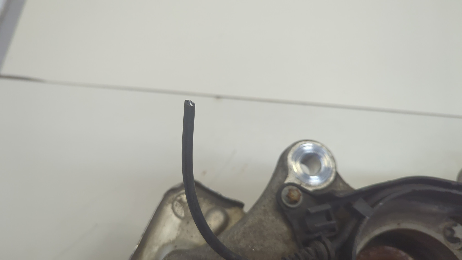 Кулак поворотный передний левый