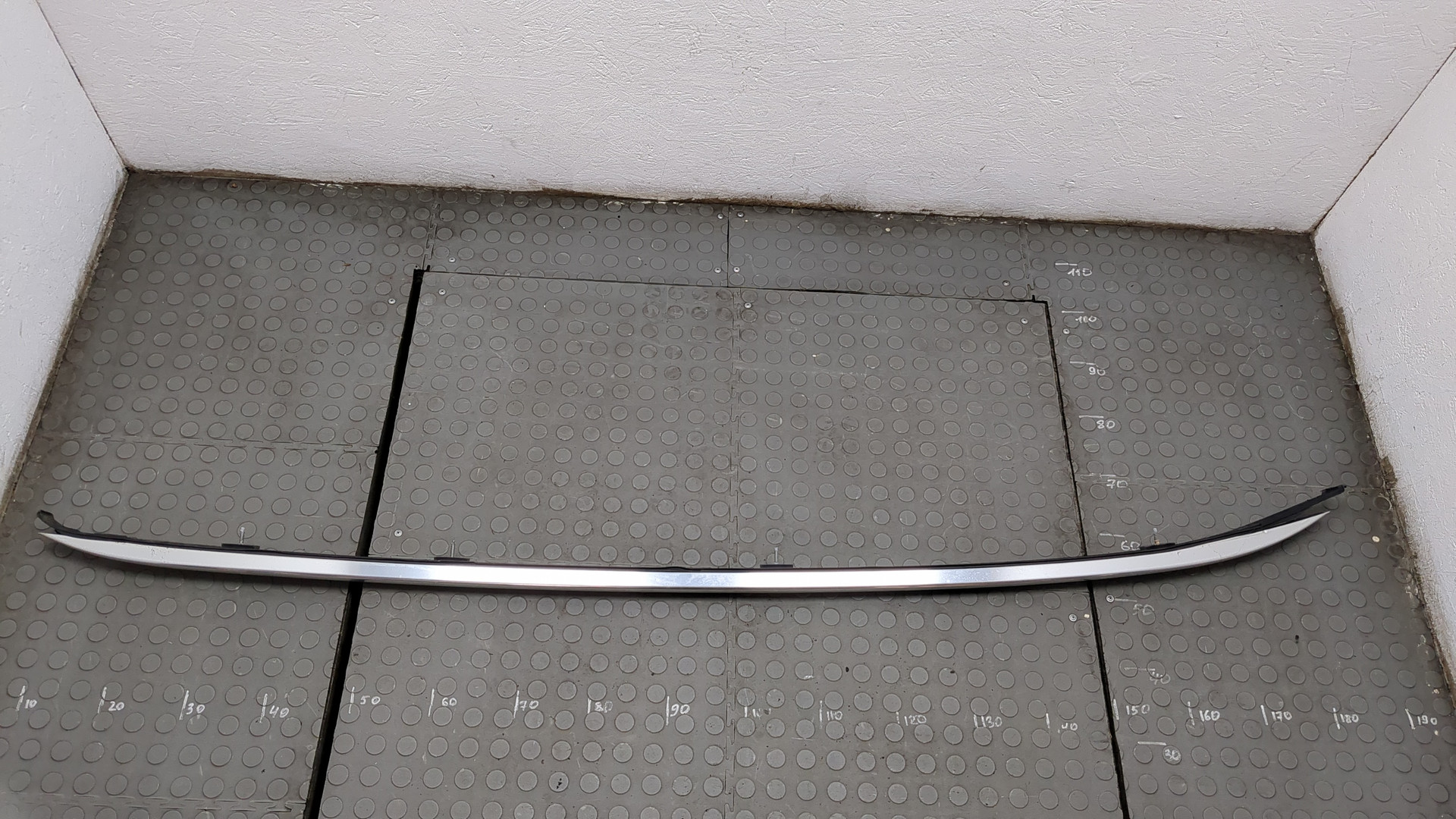 Рейлинг (релинг) правый (планка на крышу)