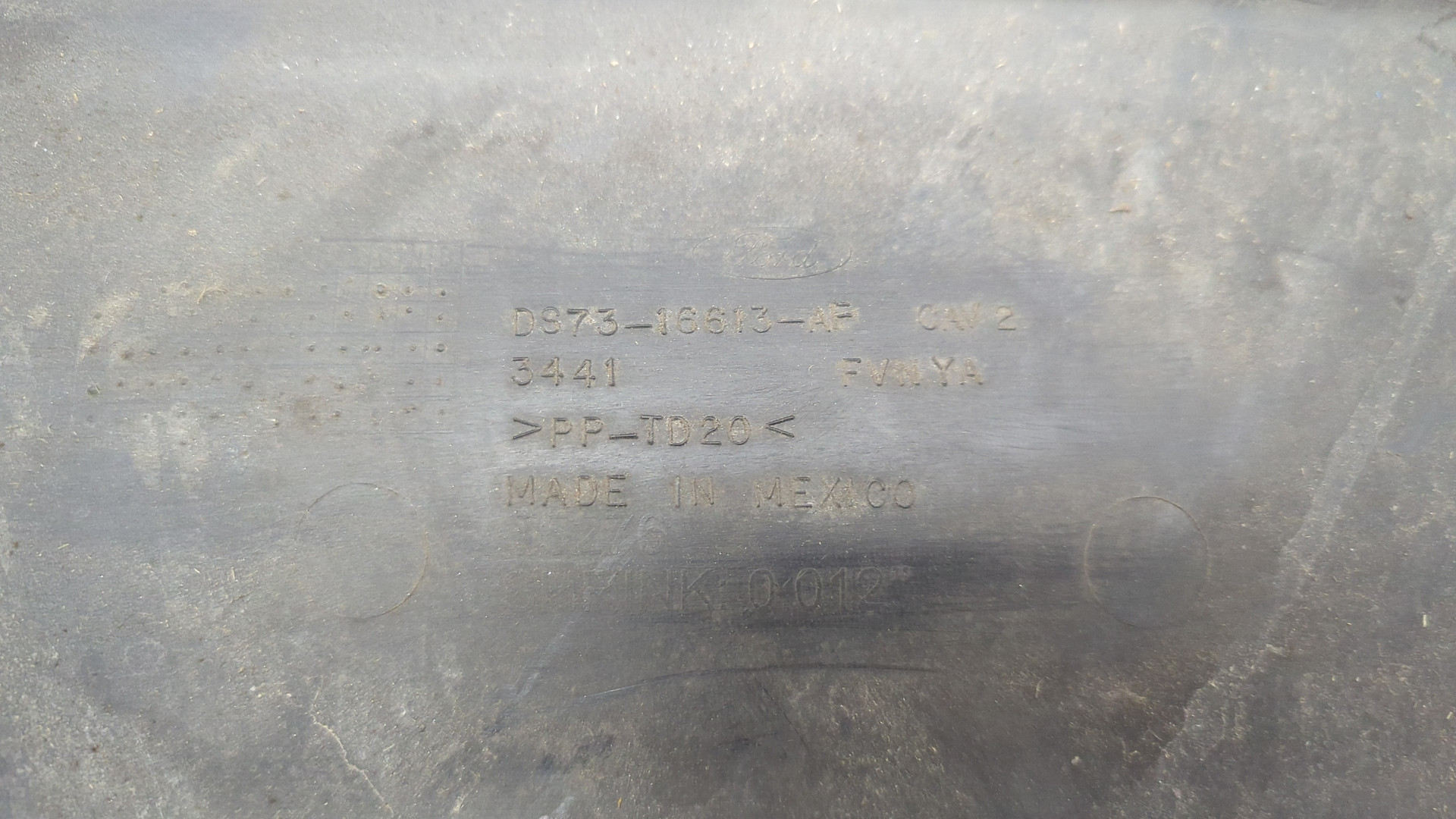 Кожух замка капота