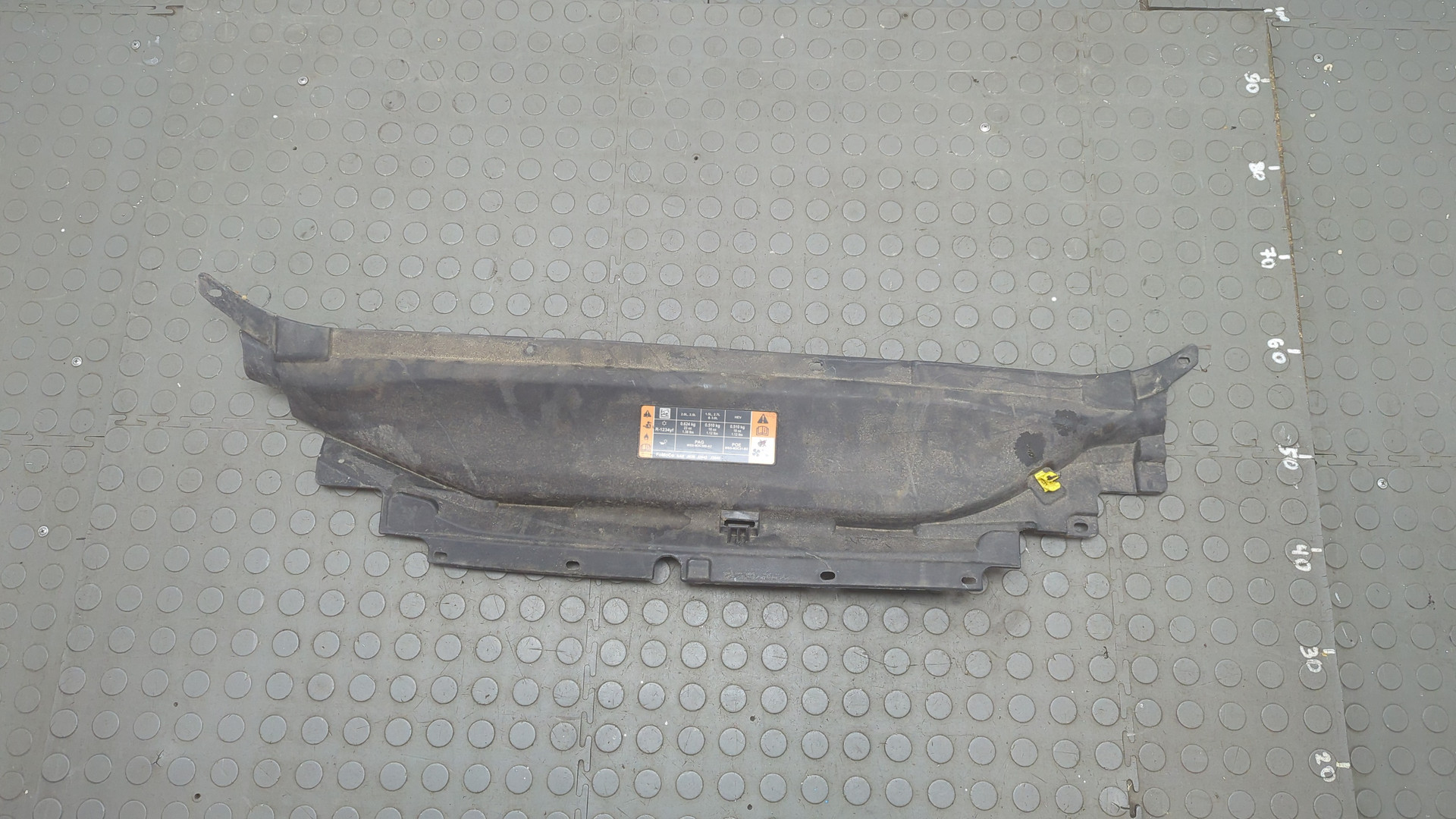 Кожух замка капота