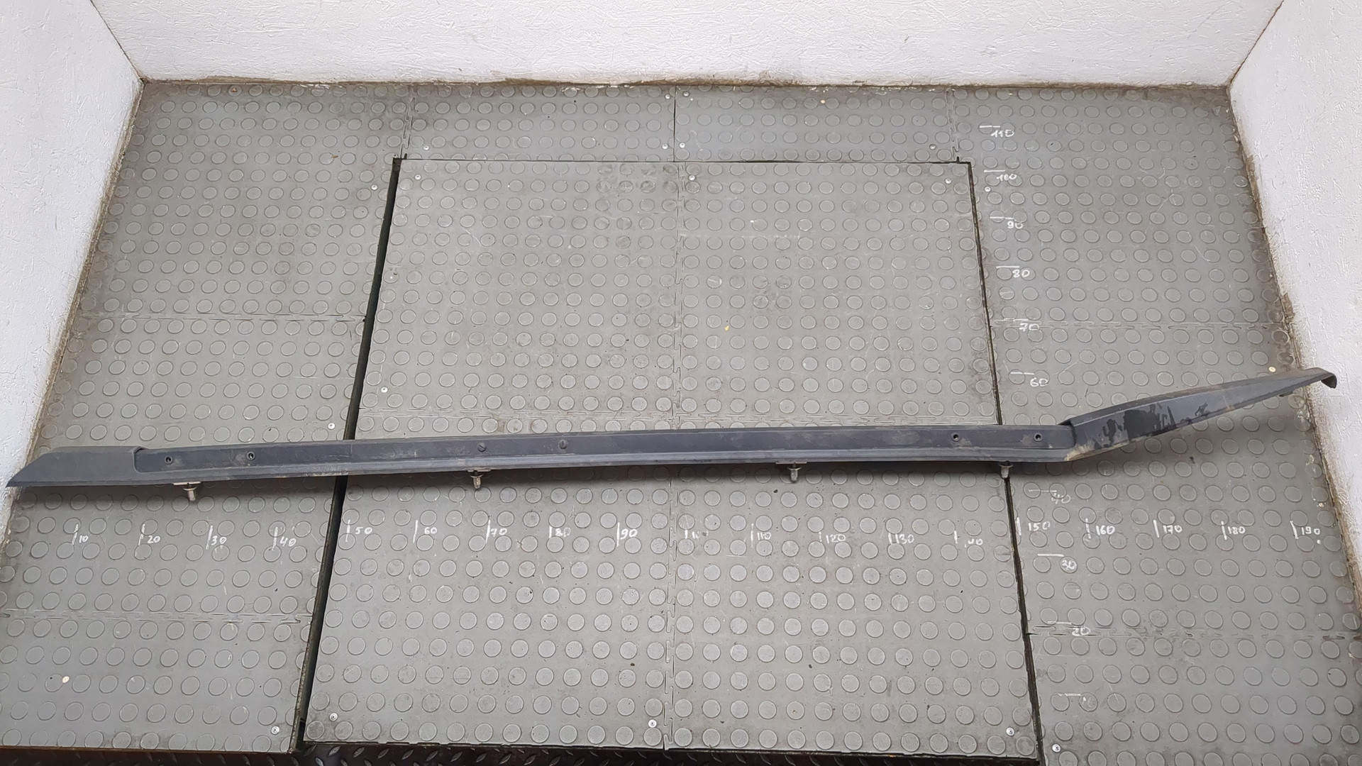 Рейлинг (релинг) левый (планка на крышу)