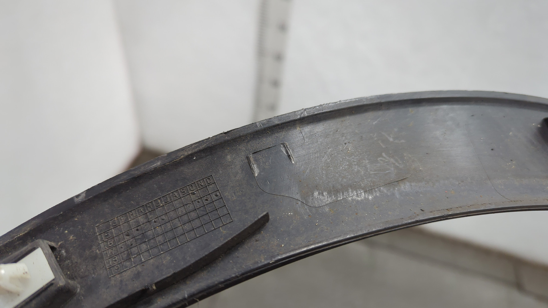 Накладка переднего крыла левого