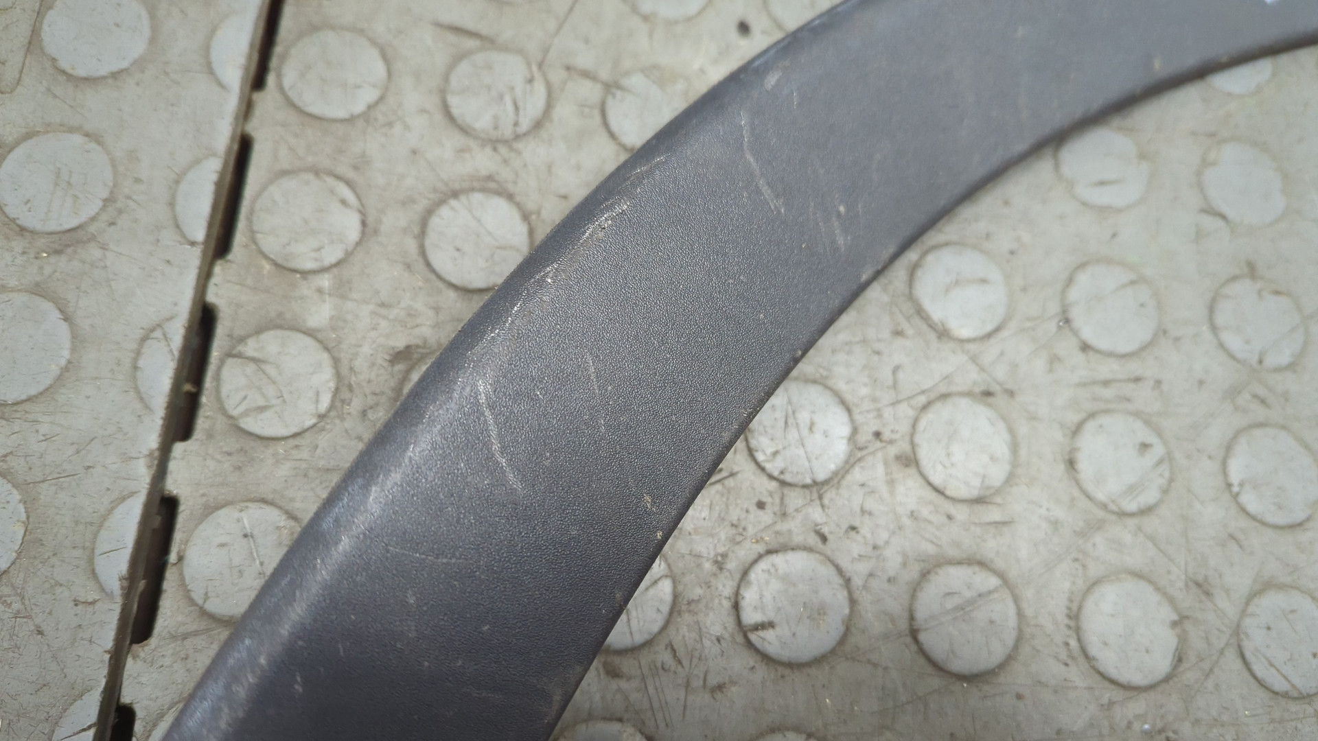 Накладка переднего крыла левого