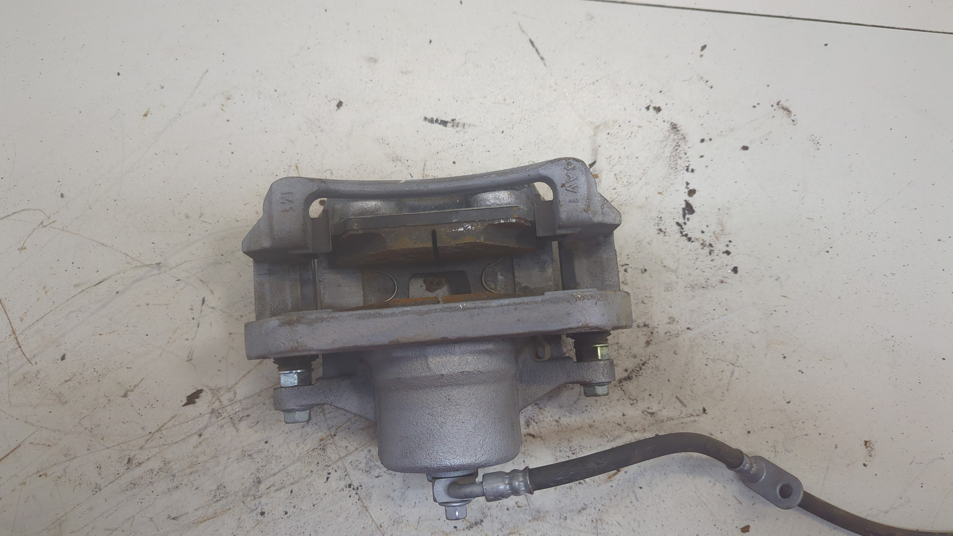 Суппорт передний левый