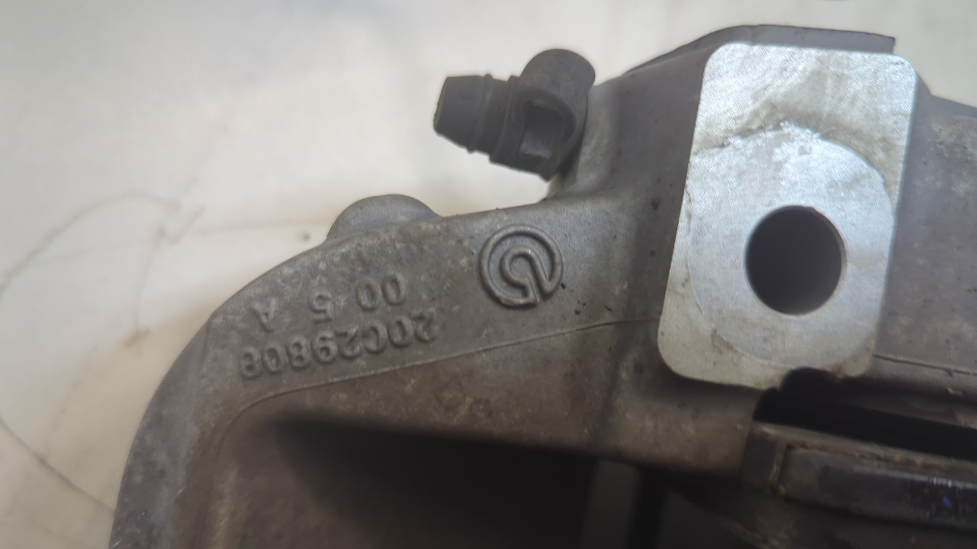 Суппорт передний левый