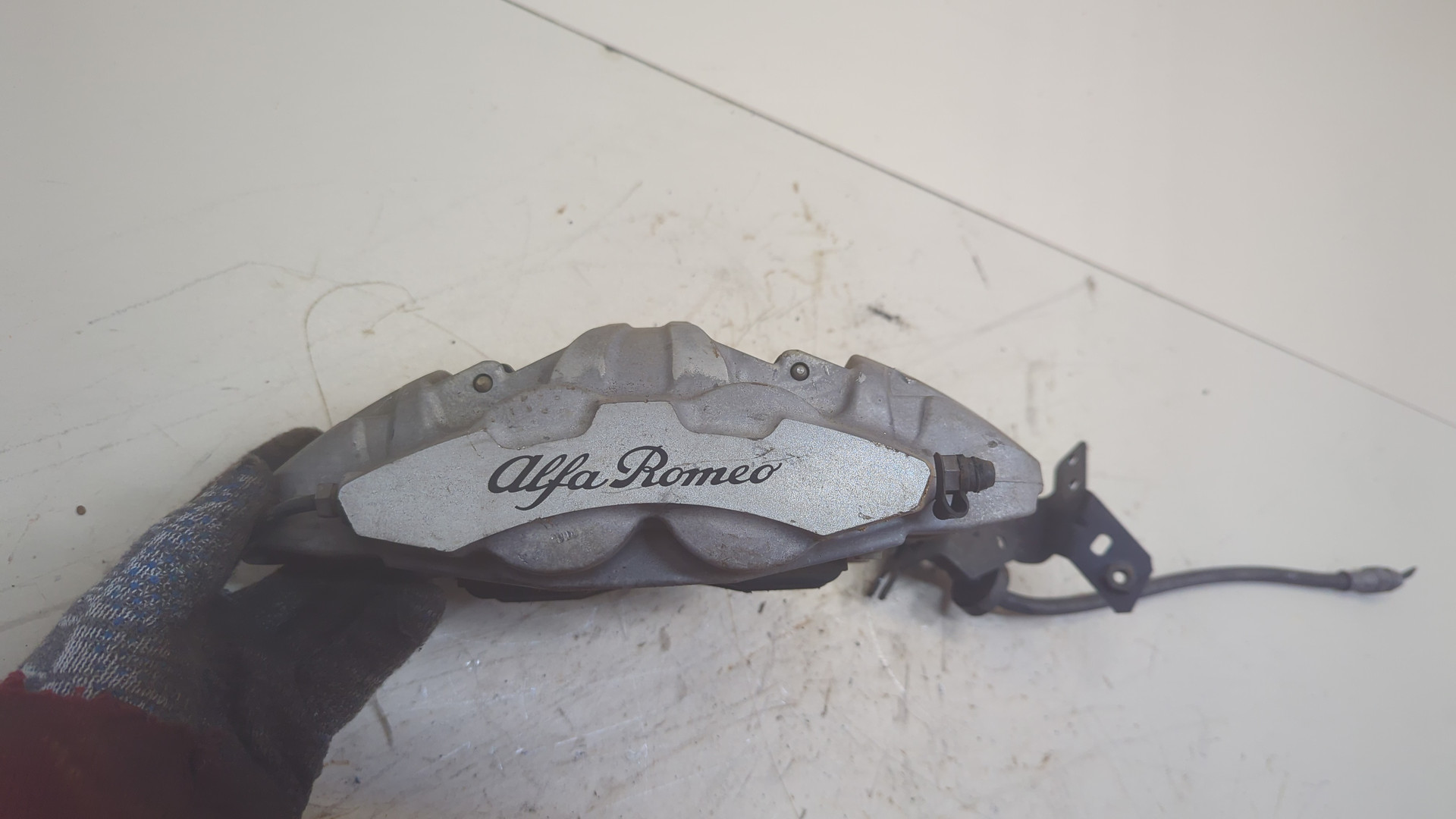 Суппорт передний левый