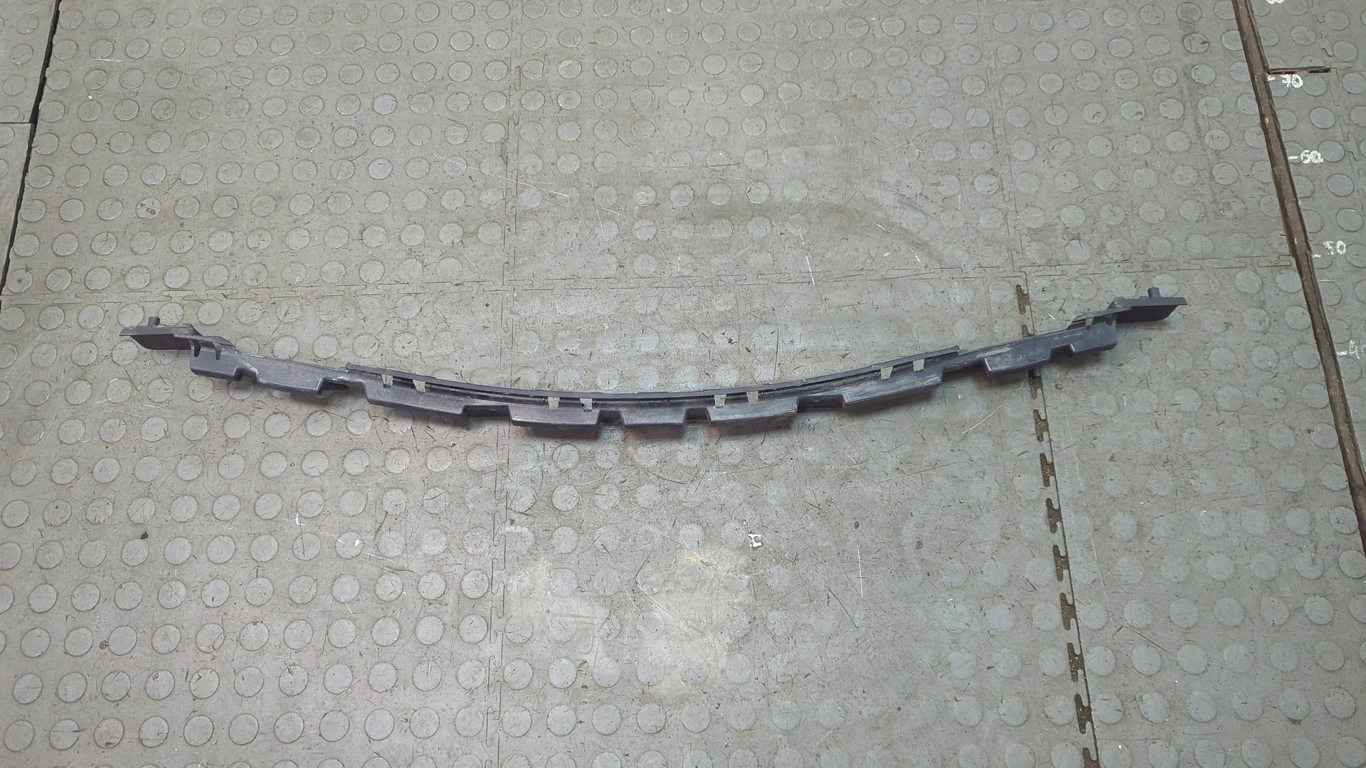 Кронштейн заднего бампера