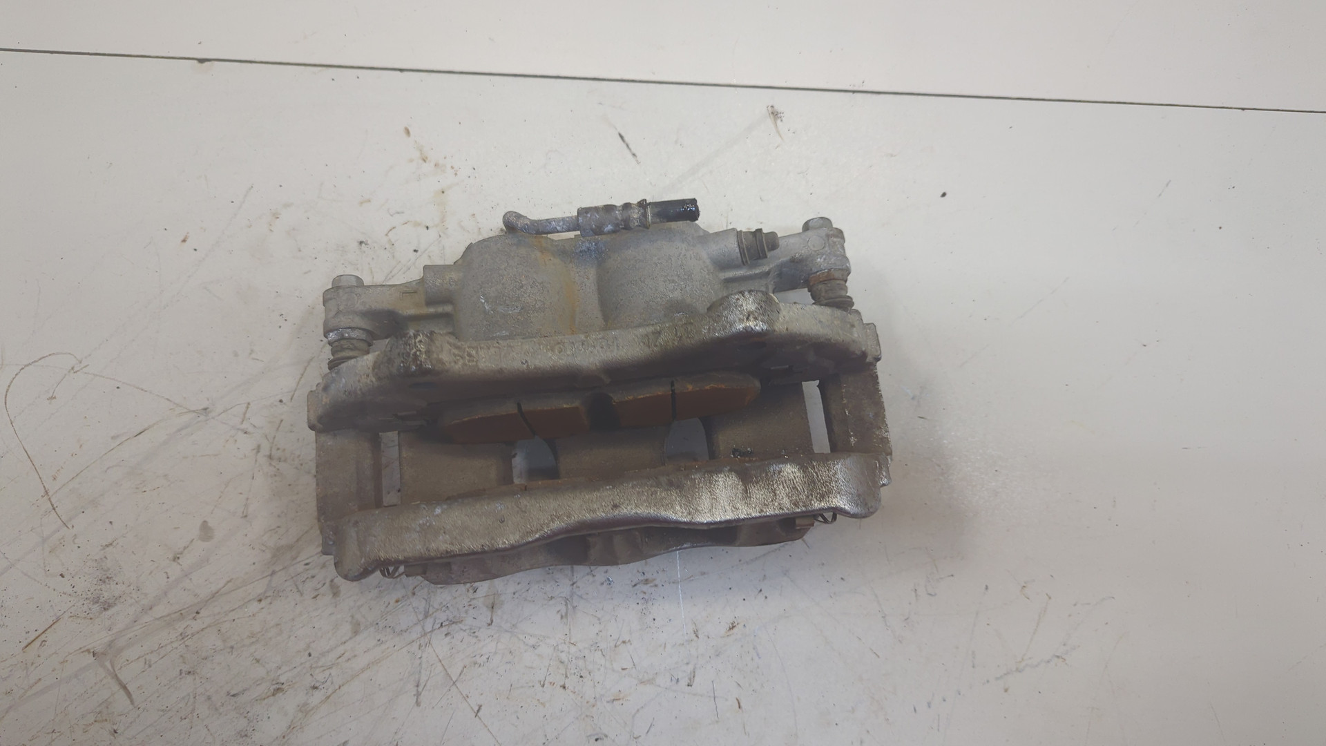 Суппорт передний левый