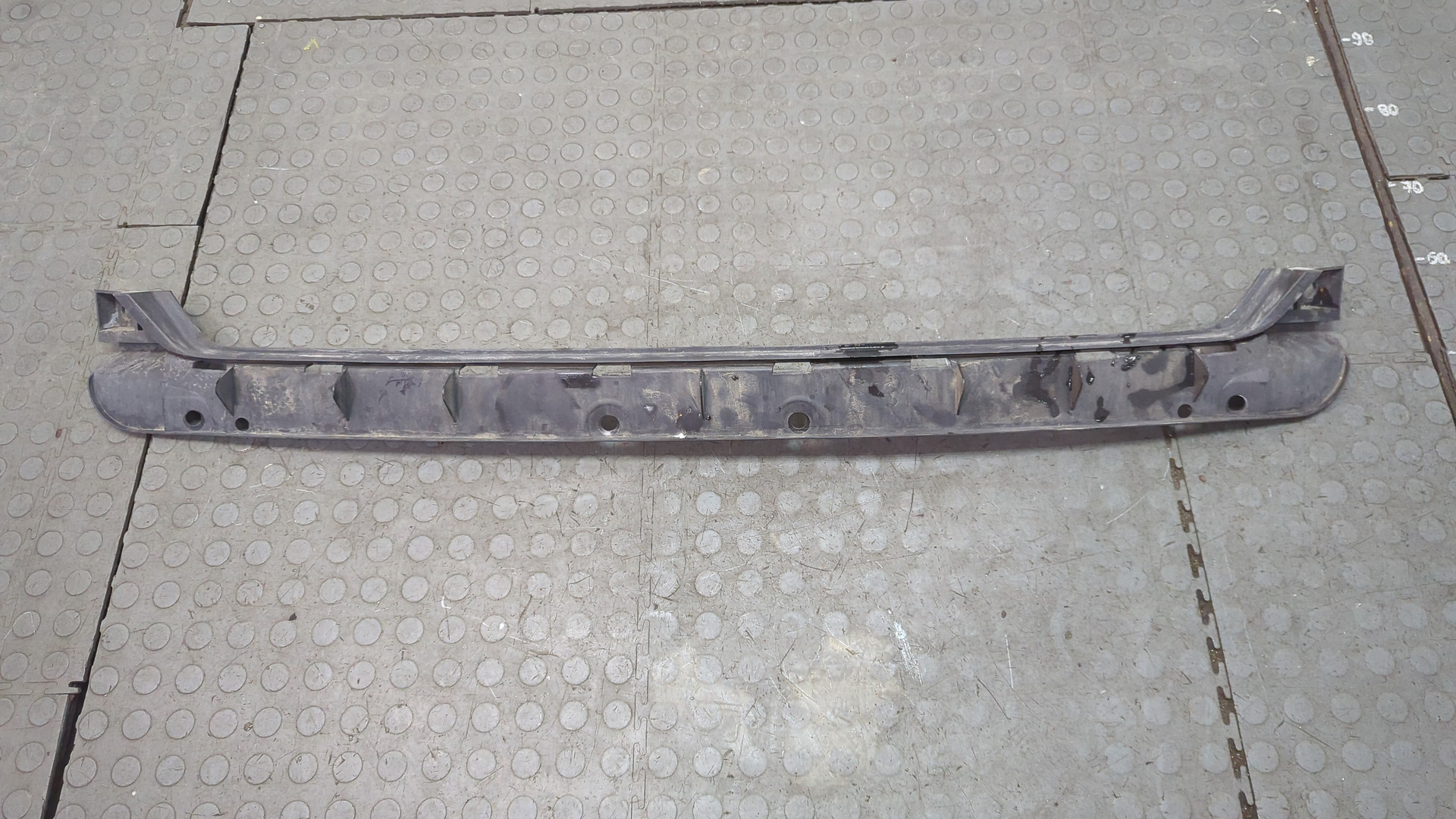 Кронштейн заднего бампера