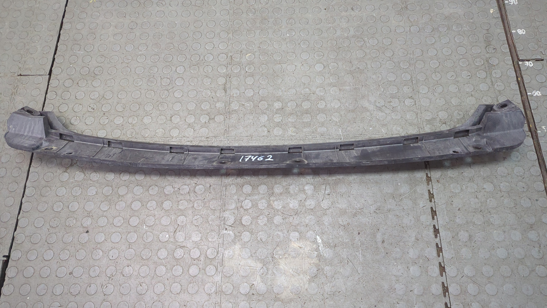 Кронштейн заднего бампера