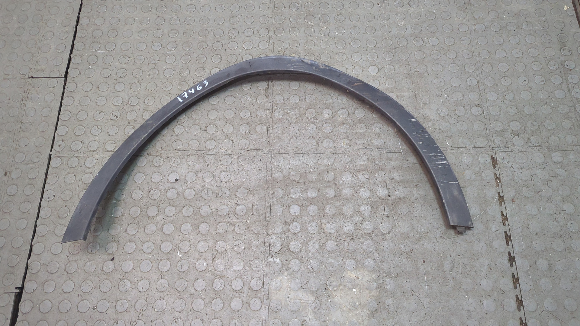 Накладка переднего крыла правого