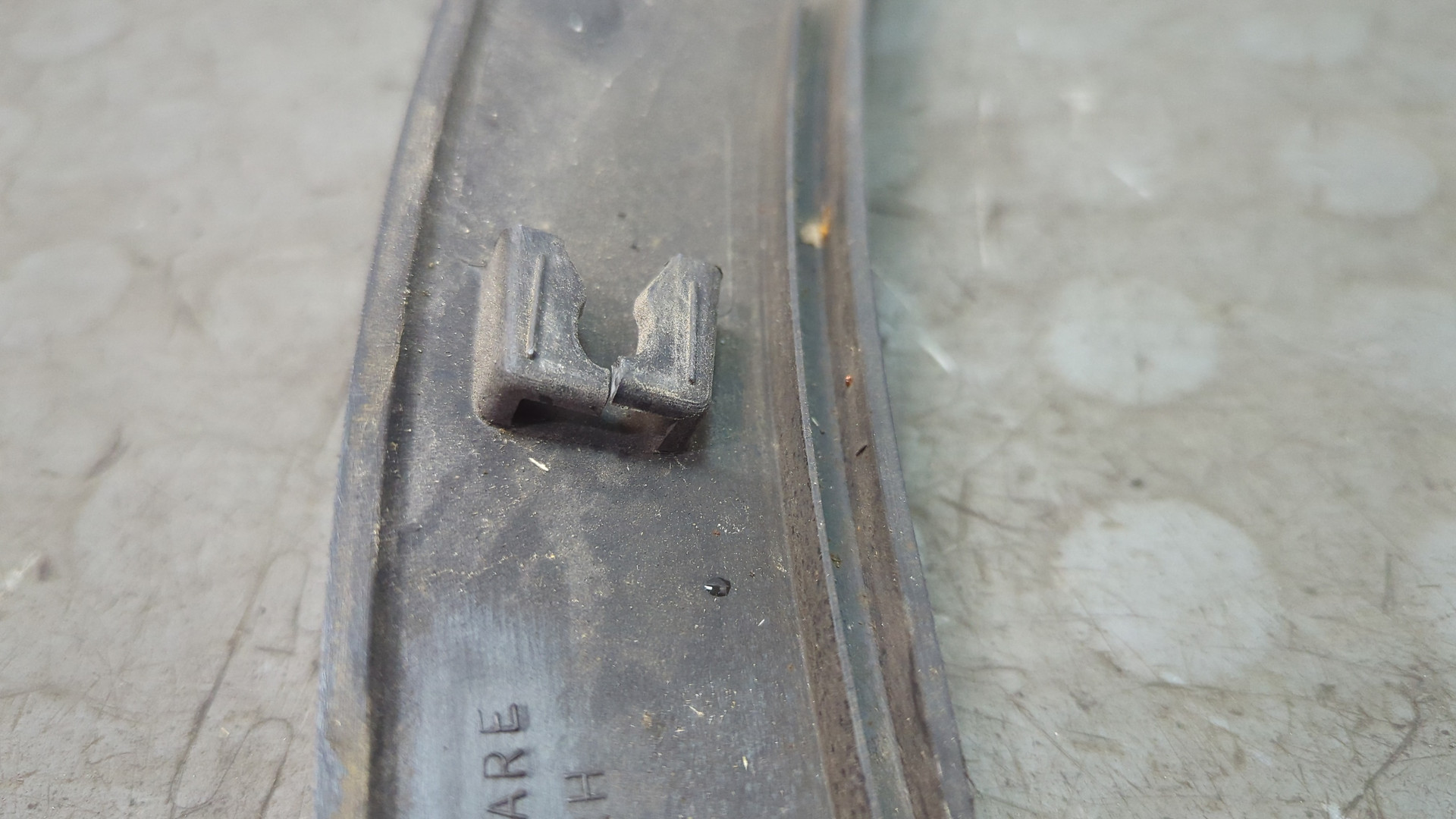 Накладка переднего крыла правого