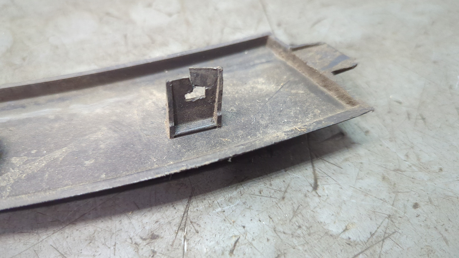 Накладка переднего крыла правого