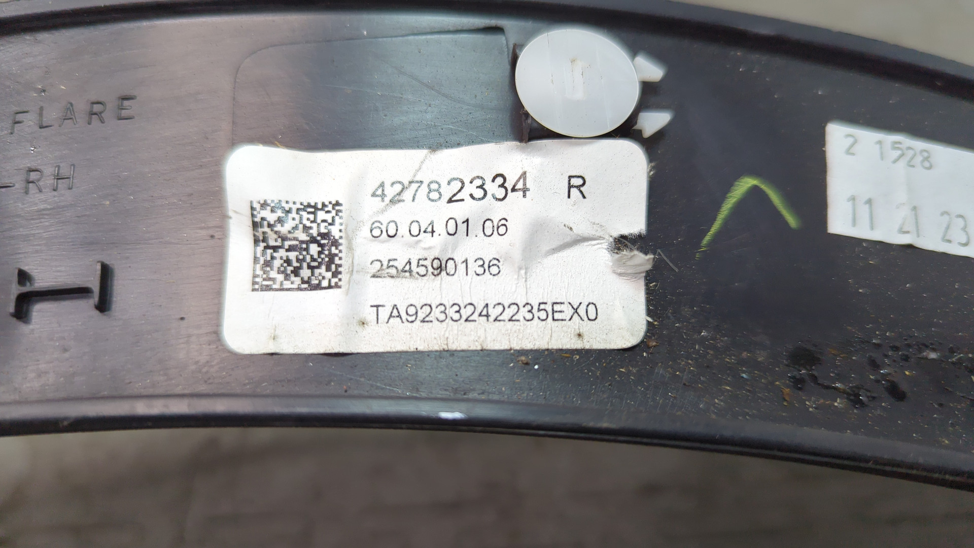 Молдинг заднего крыла правого